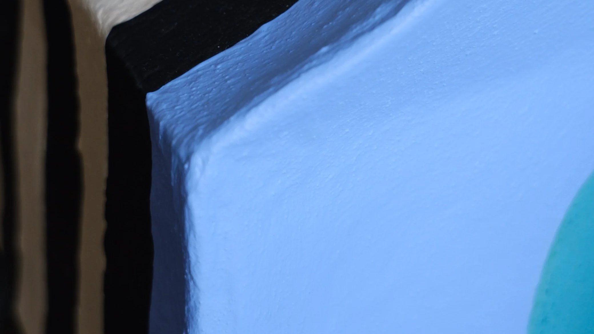 Detail of sharp contours and overlapping colour fields in Emma Veulemans’ sculpture