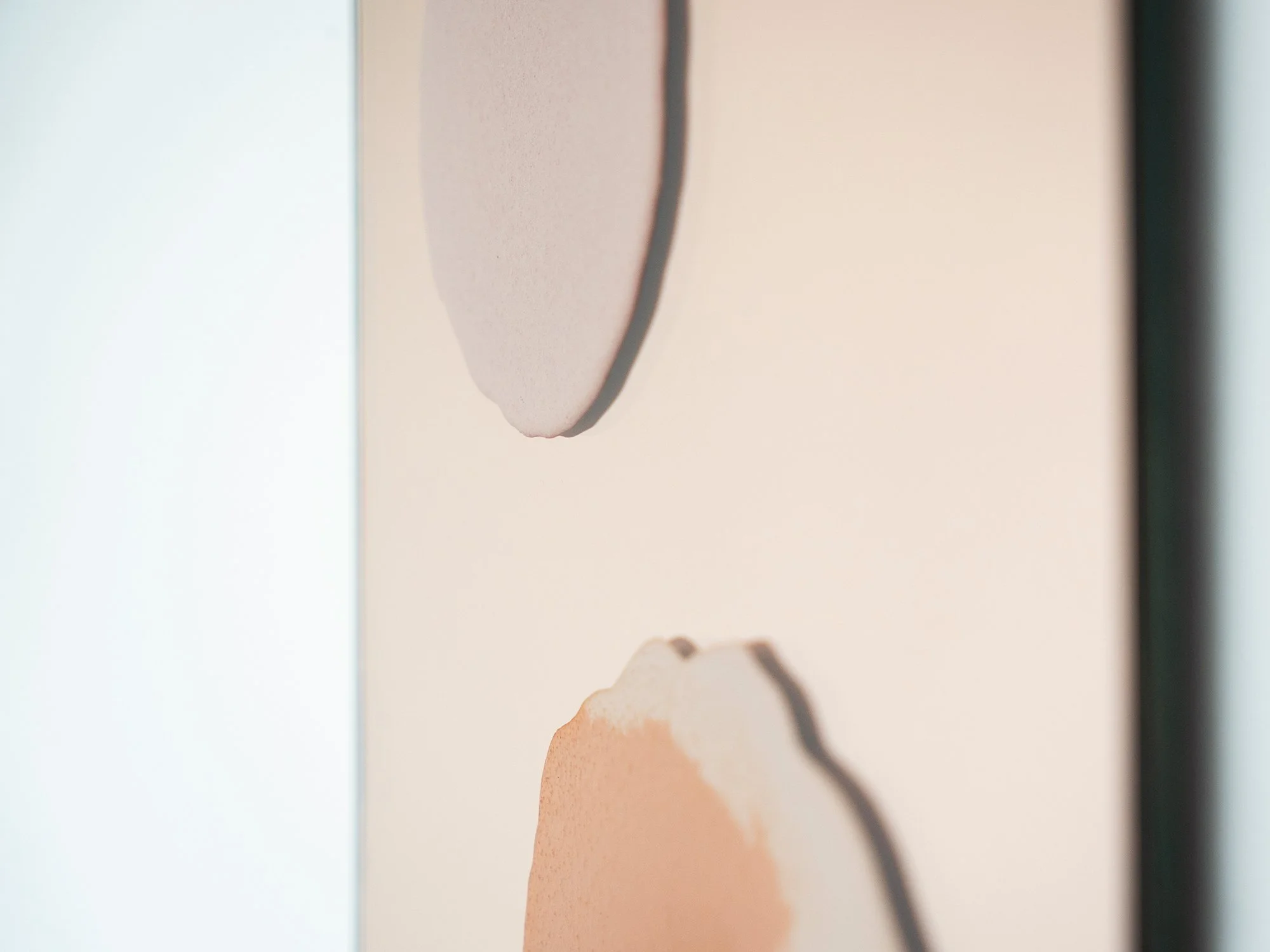 Detail of narrow rose mirror wall sculpture by Quinda Verheul, inspired by the Moroccan desert