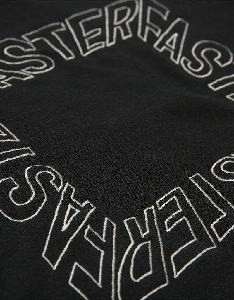 blackhole-fleece-pullover-atwyld-3_1500x.jpg
