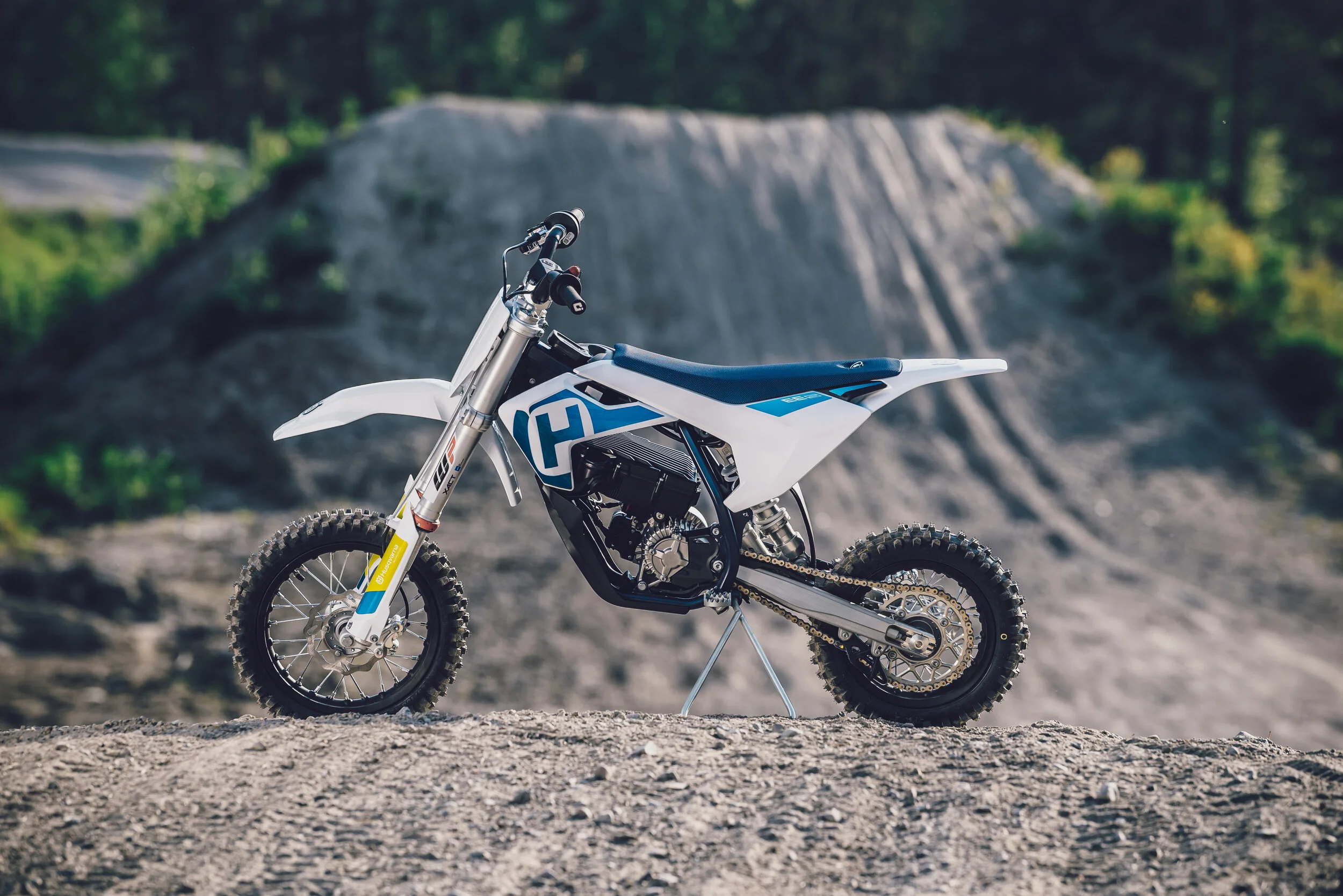 VAHNA — HUSQVARNA LAUNCHES FIRSTEVER ELECTRIC MOTORCYCLE