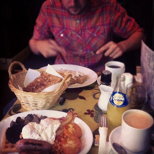 Hello BIG breakfast. Goodbye Hangover @jmgcreative #JoulesYard #MarketHarborough #Sunday #Acoustic #live #music (Taken with Instagram )