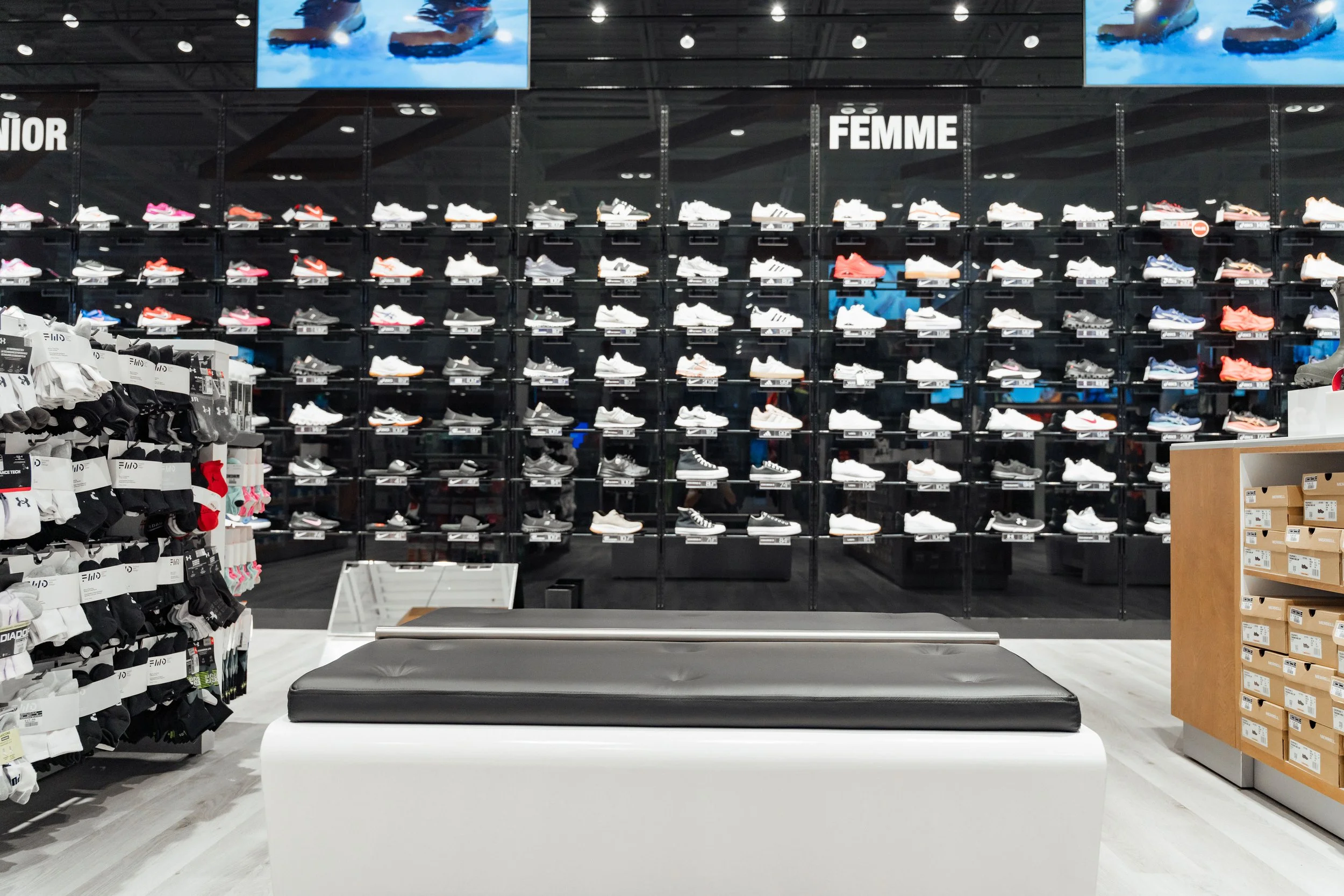 2025-12-16SportsExperts_TremblantMagasin_Highresolution_50.jpg