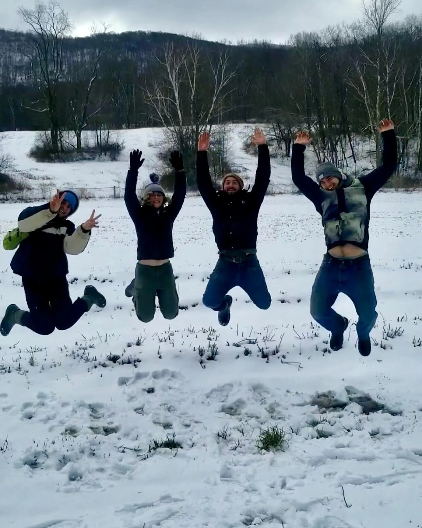 What a first week with the crew that involved wind, sleet, rain, snow, jumping, sifting compost, a snowball fight, lots of greenhouse/hoophouse work, veggie sales and a very special Eva B B-day. Here we go!
#caretakerfarm #springwinter #2024farmcrew