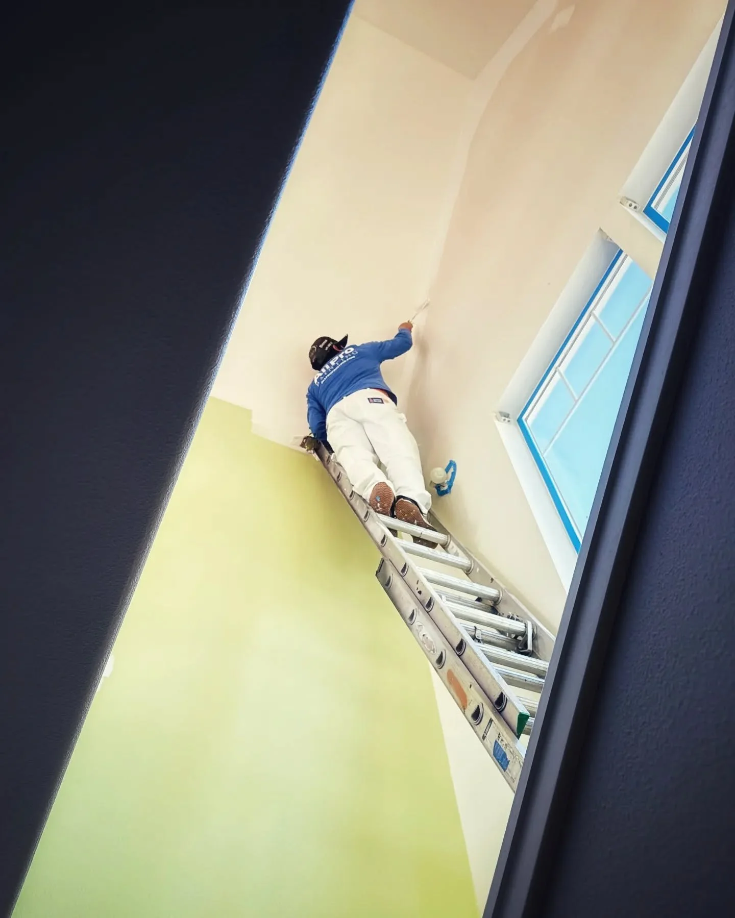 Wrapping up the interiors before we start the exteriors.
#sneekpeak #throughthelens #allpropainting