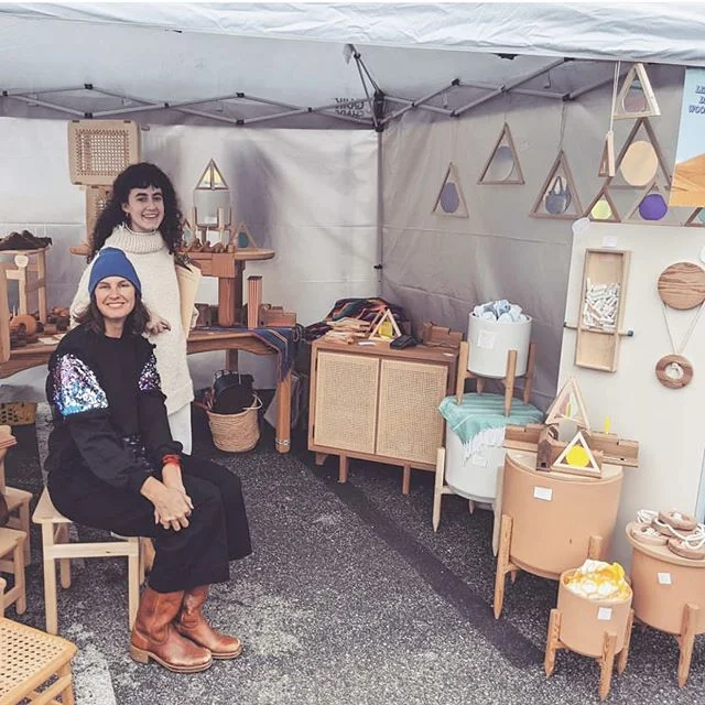 Just a couple of lady&rsquo;s hanging out, West Coast Craftin!  Couldn&rsquo;t have had a better partner then @sunshinecanyonfurniture for this adventure! Thanks for the 📸@easternfarmer xoxo #flibbertyjibbits