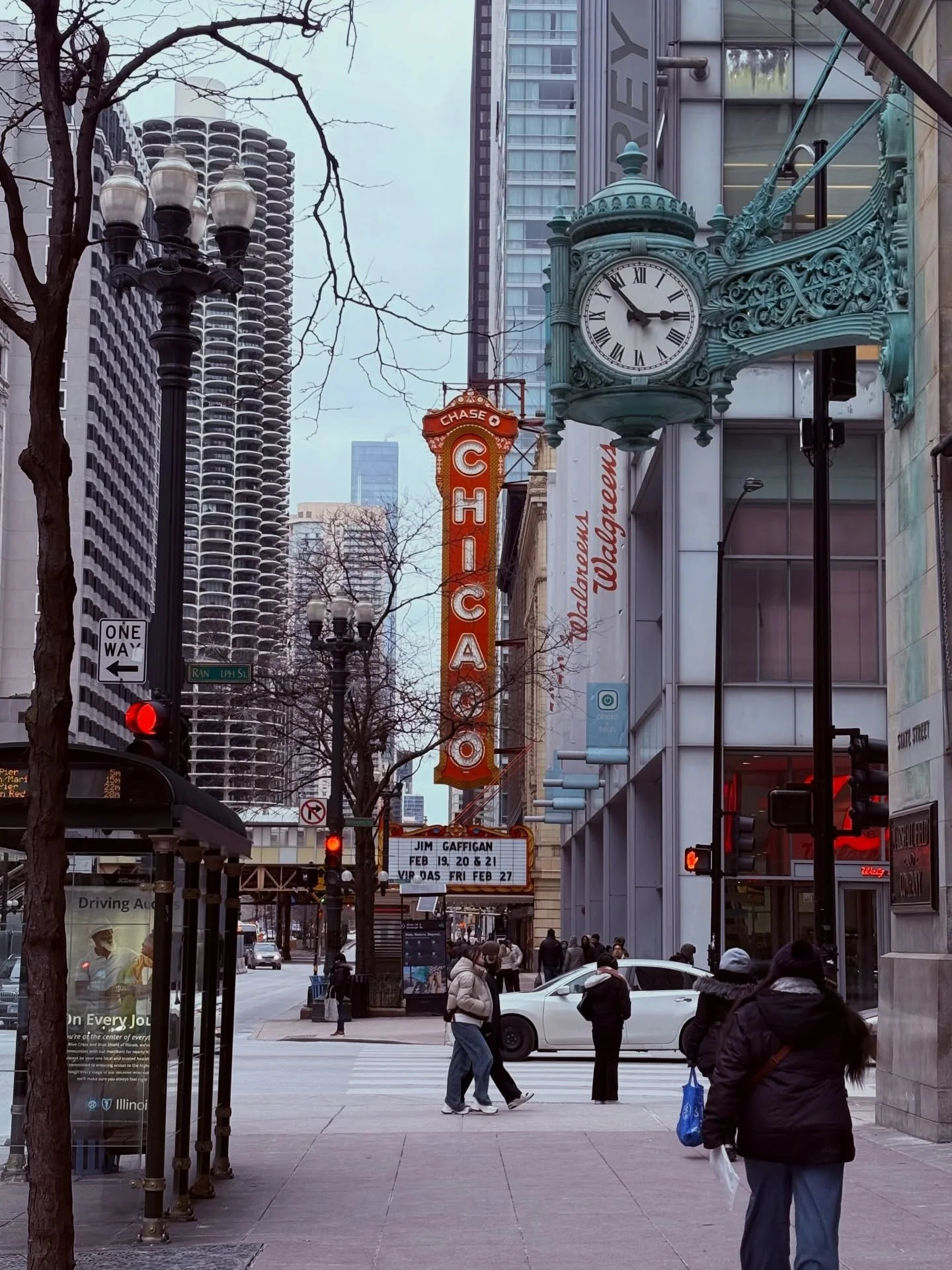 January so far in the Windy City 🌀
&bull;
There is a certain peace in the way the wind clears the mind, carrying away the noise.
&bull;
The production of &ldquo;Cos&igrave; fan tutte&rdquo; at the @lyricopera is is taking shape, and we will move to 