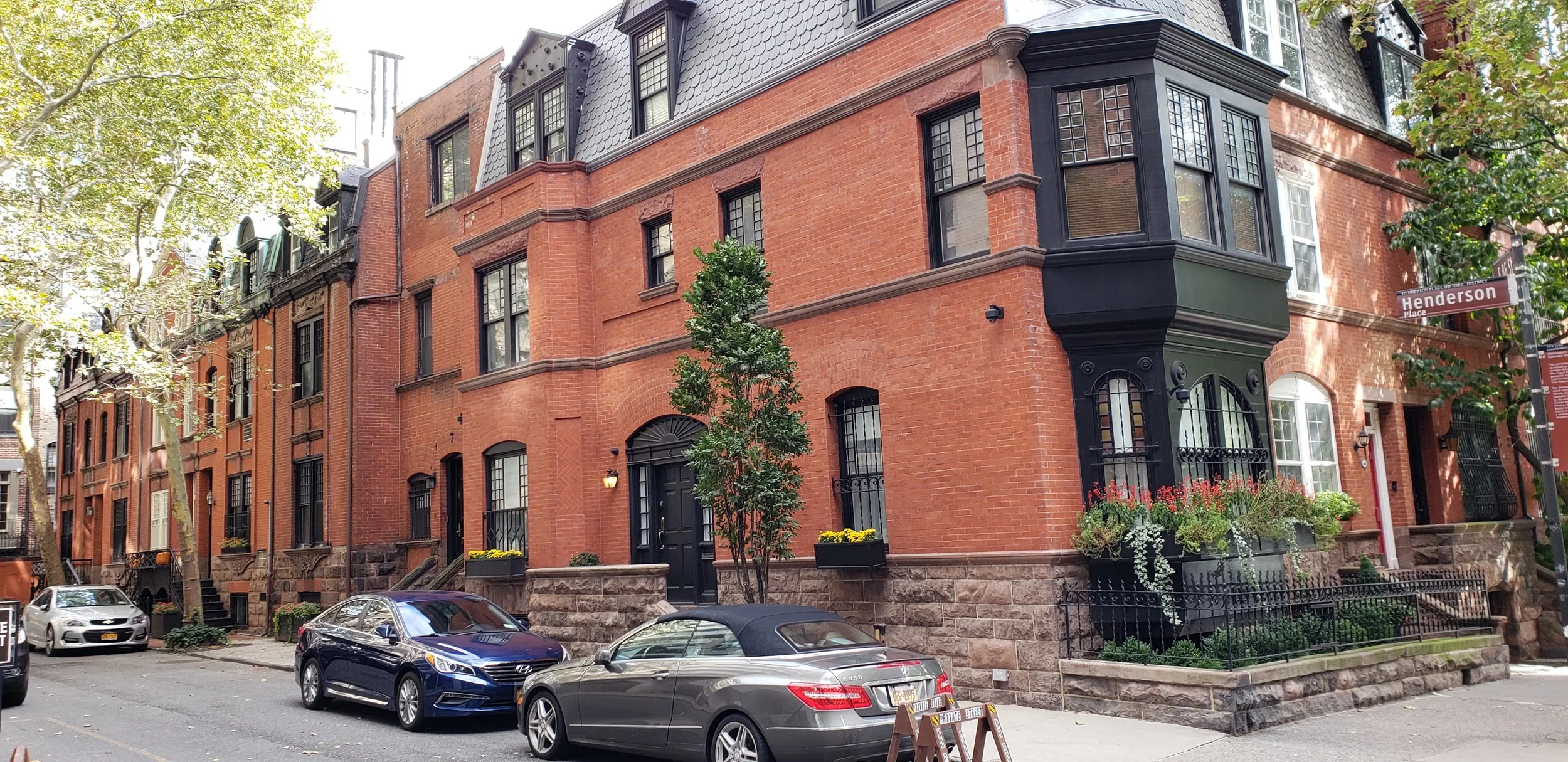 (Henderson Place, East 86th Street)