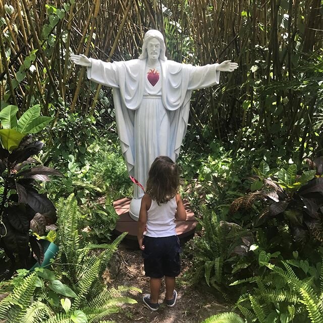 ✨👁🙏🏽 Happy 🐣 Easter ❤️🌿
.
Flash back to our first stay at the Kashi Ashram. 
Before Dante ever went to school. He must have been 3 ? Before he had any &ldquo;official &ldquo; teachings.
.
I always wanted Dante (&amp; still do) to choose what he 