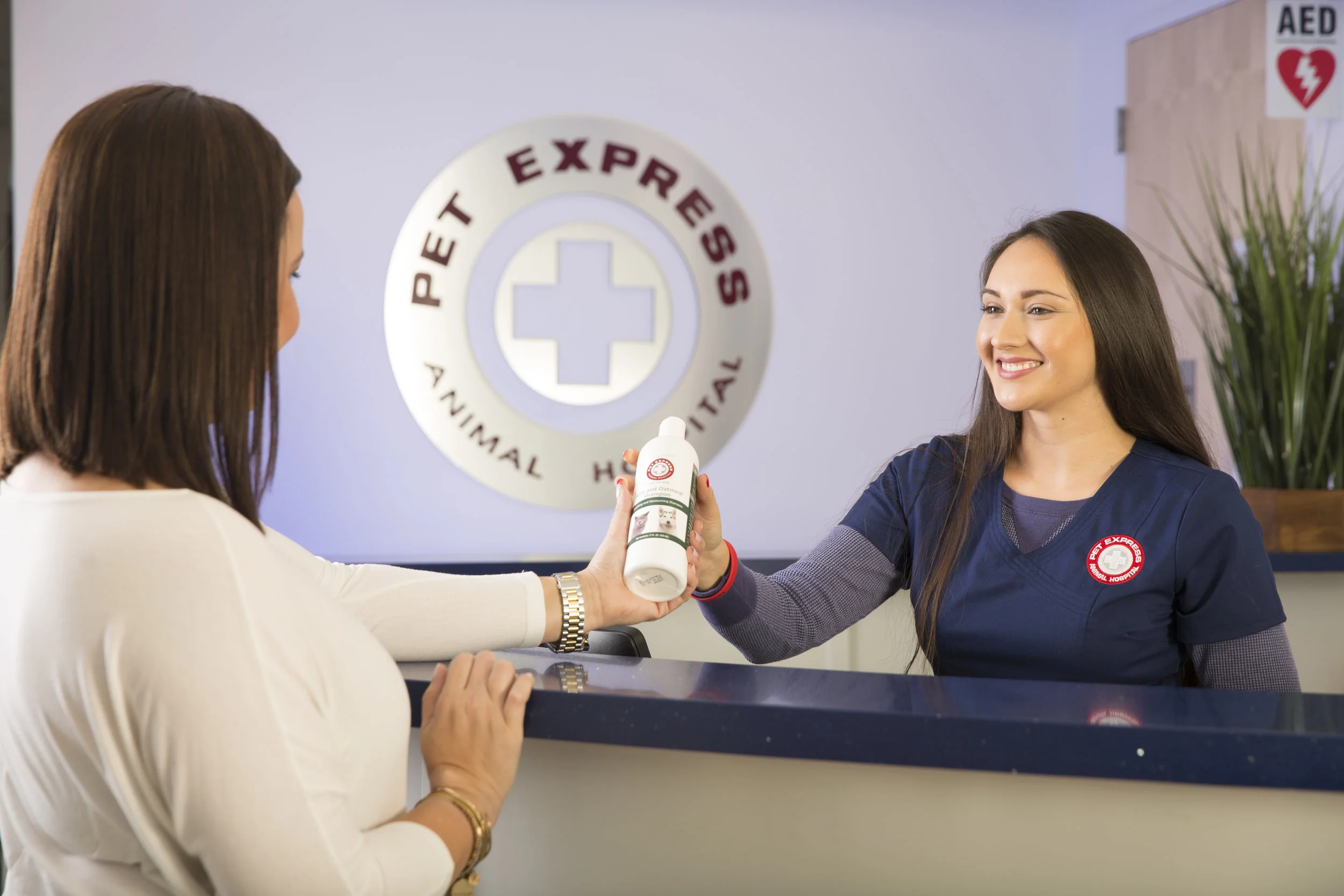 Customer purchasing a bottle of pet shampoo.