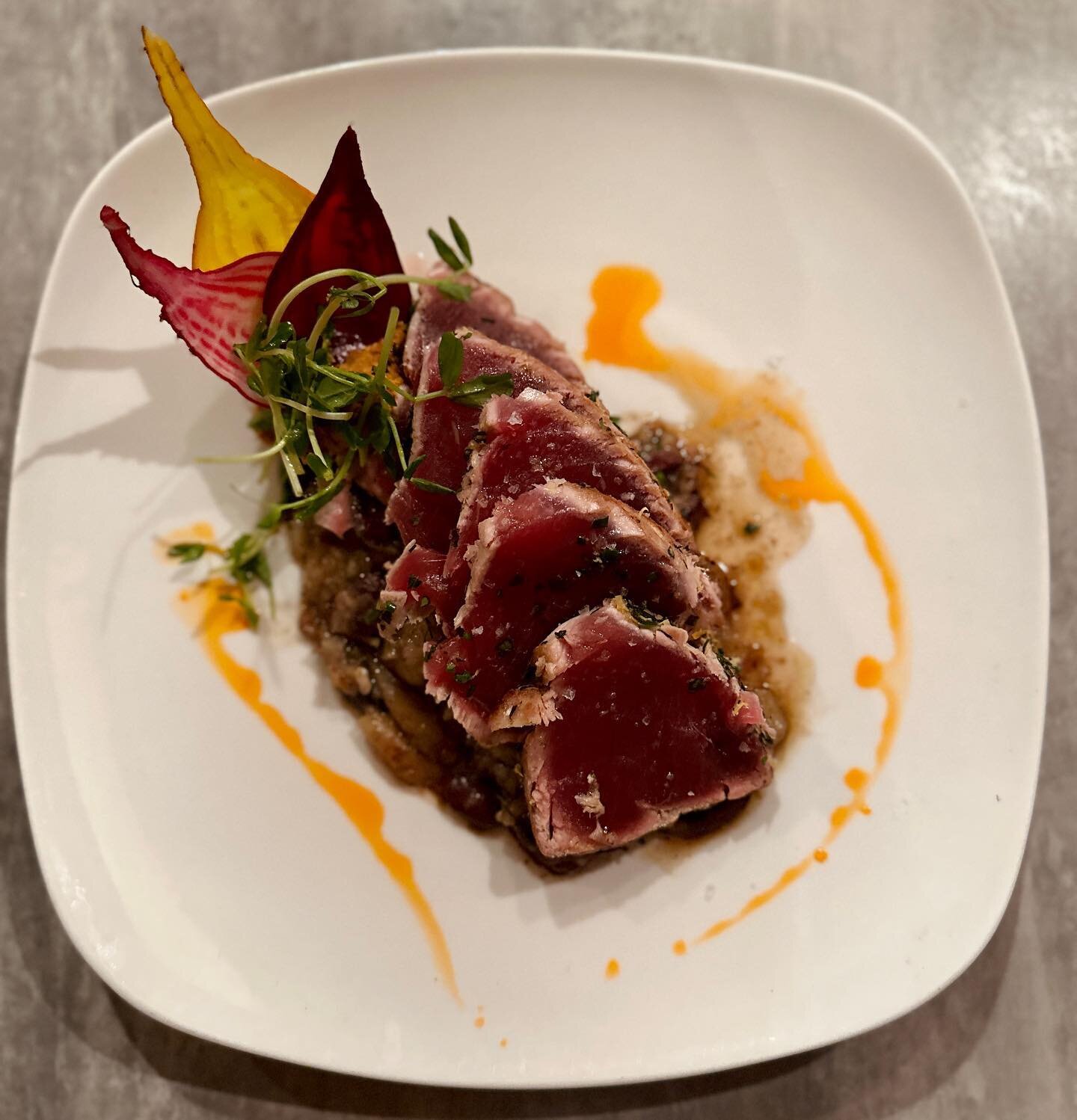 Oregano Crusted Tuna with Fennel Confit + Artichoke Tapenade ✨

Join us tonight for dinner, drinks + live jazz! 🎶