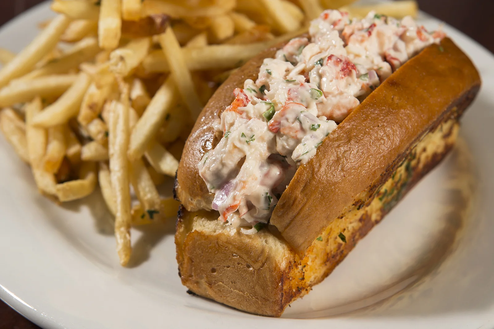 LOBSTER_ROLL_04.jpg