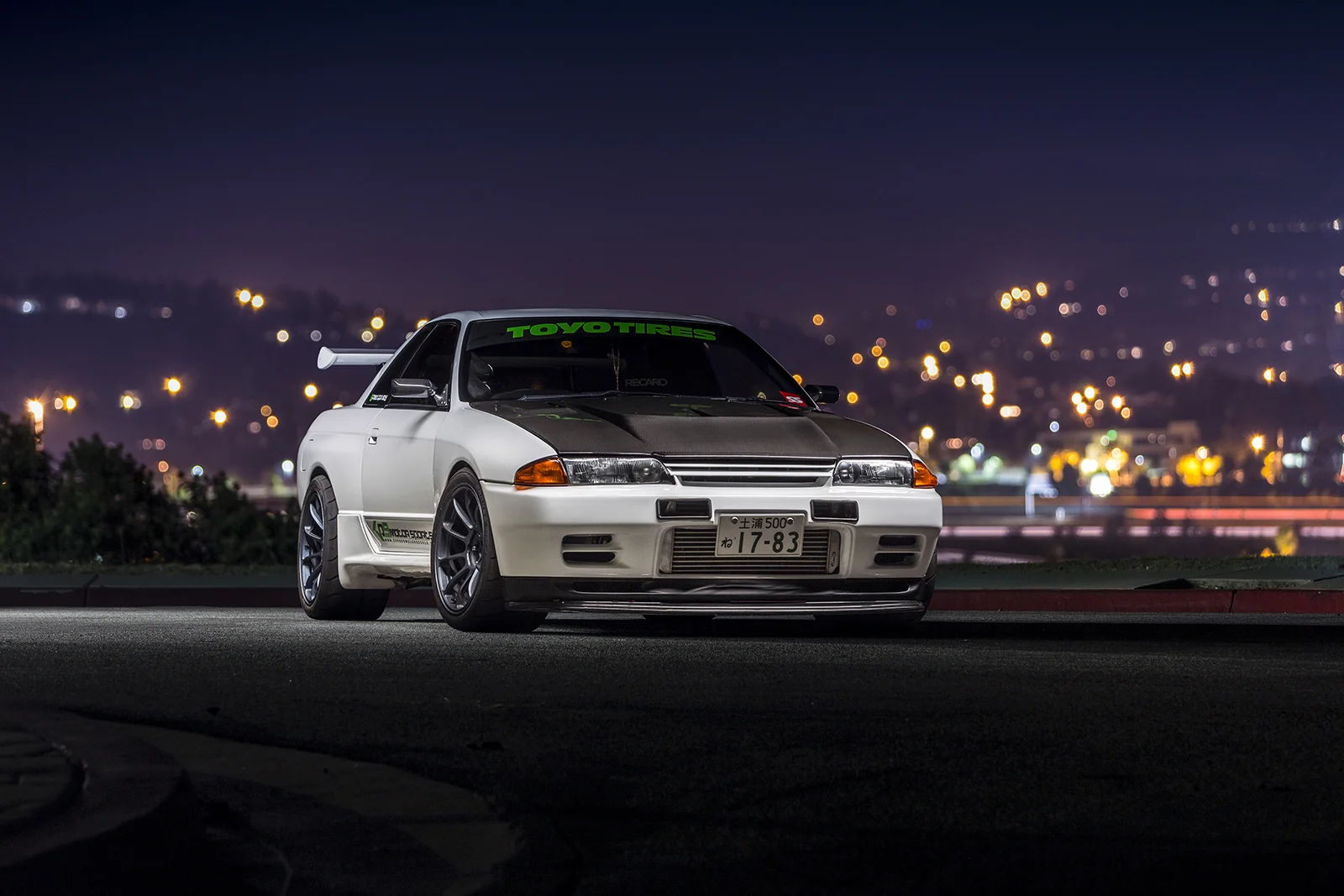 R32-FRONT3QUARTER-LP-01.jpg