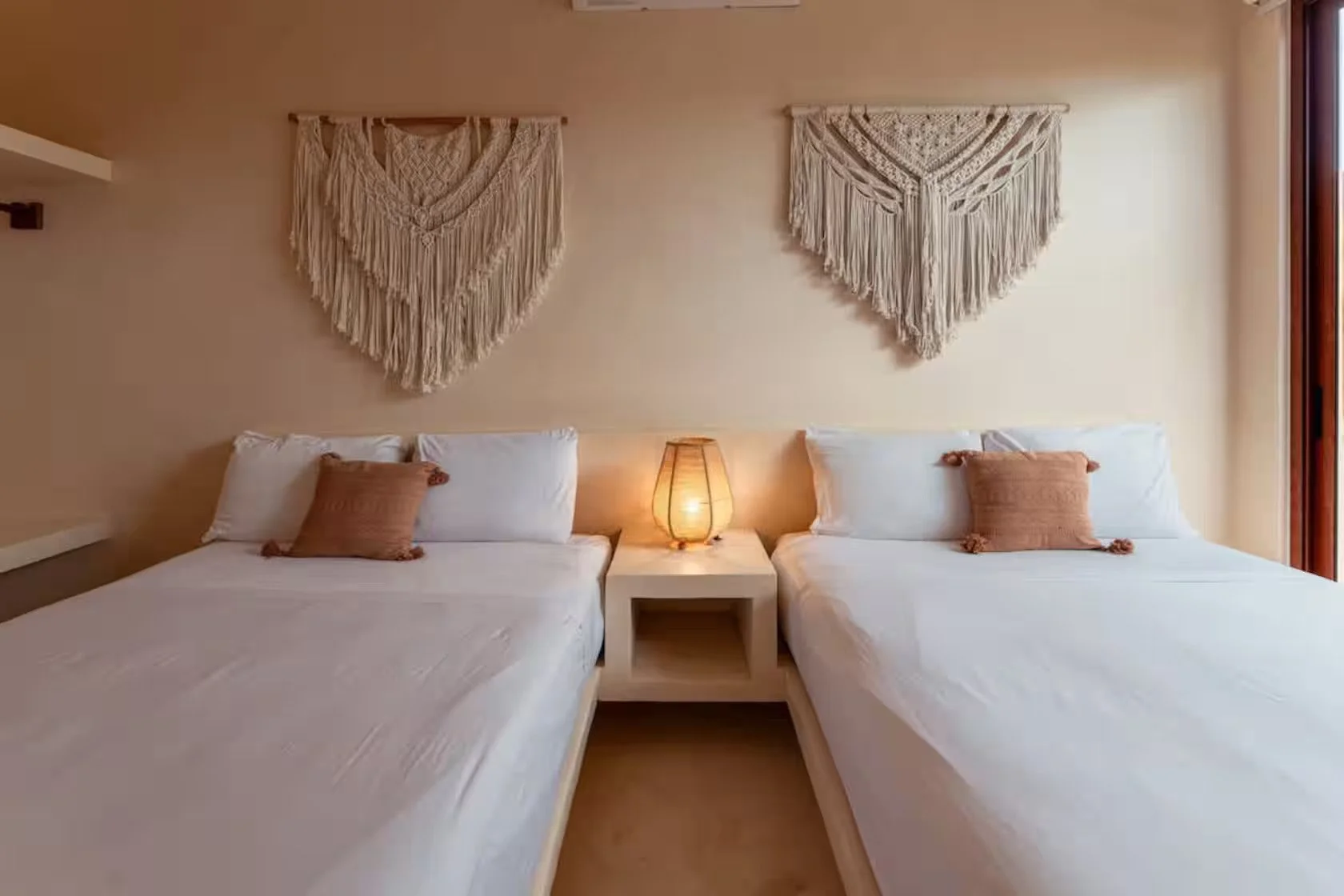 Queen Room 2.jpg
