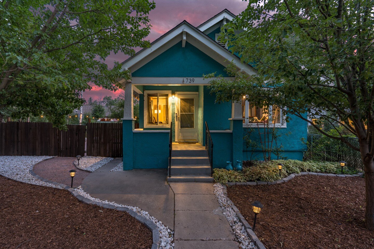 ᴛᴡɪʟɪɢʜᴛ ᴘʜᴏᴛᴏɢʀᴀᴘʜʏ

Give your listing a premium feel with REAL #twilight photos. Not only will you stand out against the competition, but twilight photos highlight details of the home that you typically can't see in the daytime, creating a welcomin