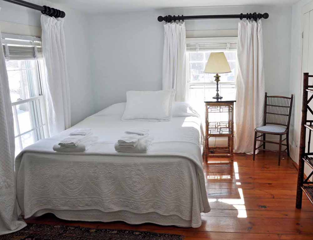 bedroom a.jpg