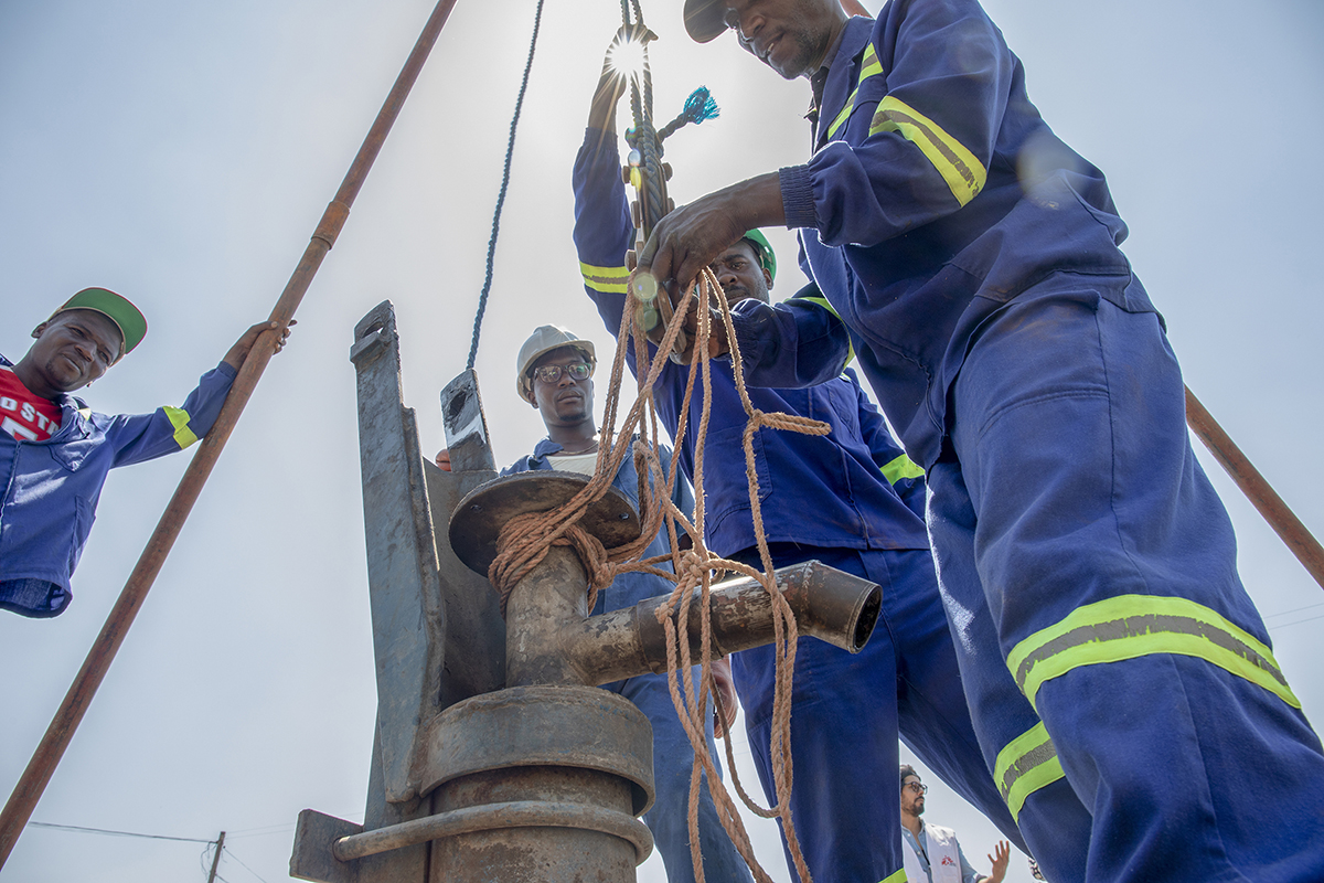 City of Harare staff work on fixing a delapidated borehole in Glen View high density suburb in Harare. Boreholes are the main source of drinking water in the outbreak prone area. - For Médecins Sans Frontières