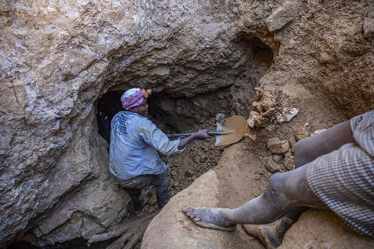 November 10, 2018: A miner digs for ore at Ngaka, Umguza district in Matabeleland North province 484 kms from Zimbabwe’s capital city, Harare. According to Zimbabwe National Statistics, mining accounts for 50% of the country’s forex earnings. - For Bloomberg