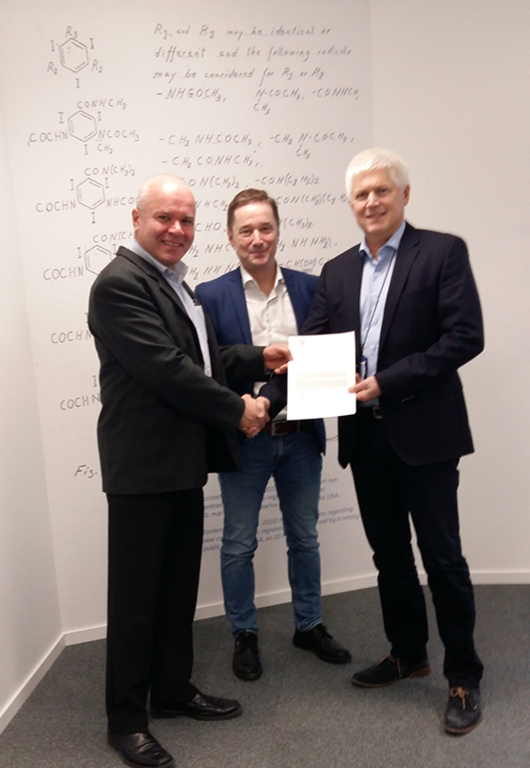 Svein Kvåle (left) and Per Sontum (center) at signing of ACT® supply agreement with Bjørn Fuglaas (right).