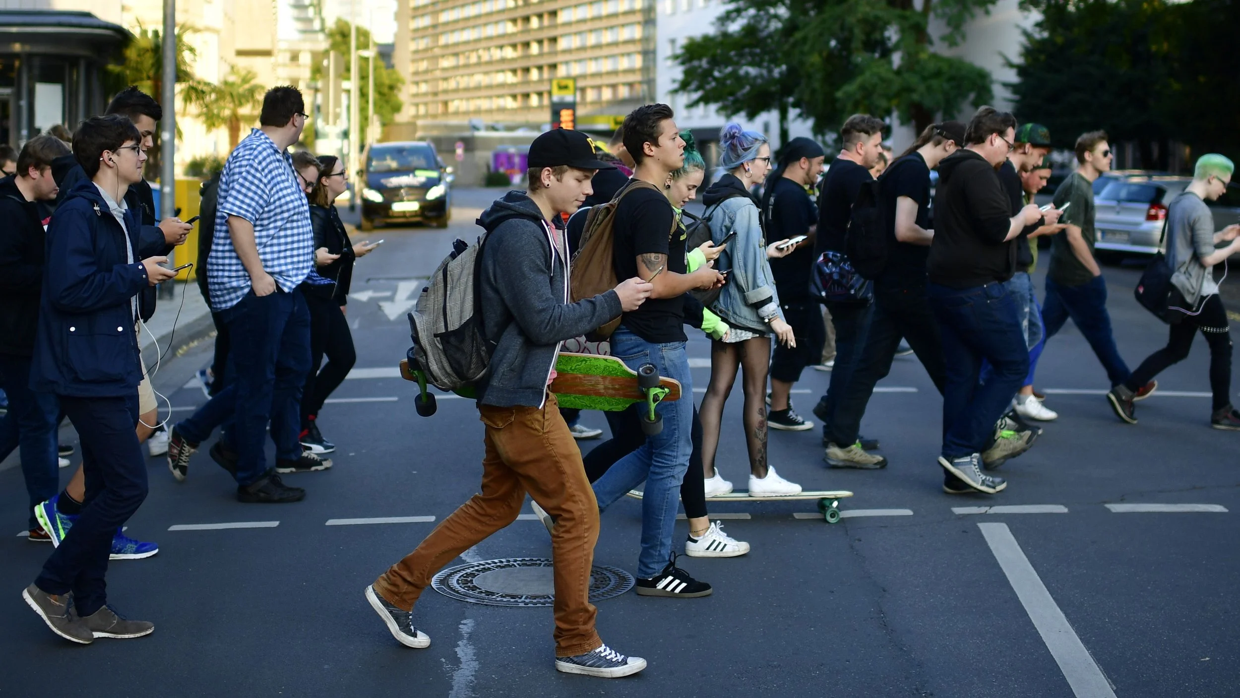 170729164127-cell-phone-walking-file.jpg