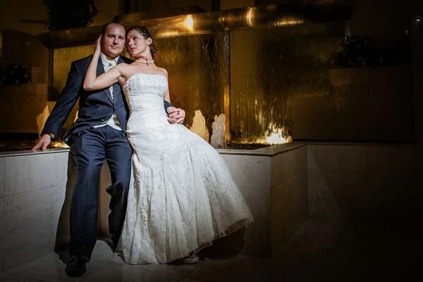 One Strobe, One Reflector, and a Lobby That Goes Black: A Reider 2009 Walkthrough