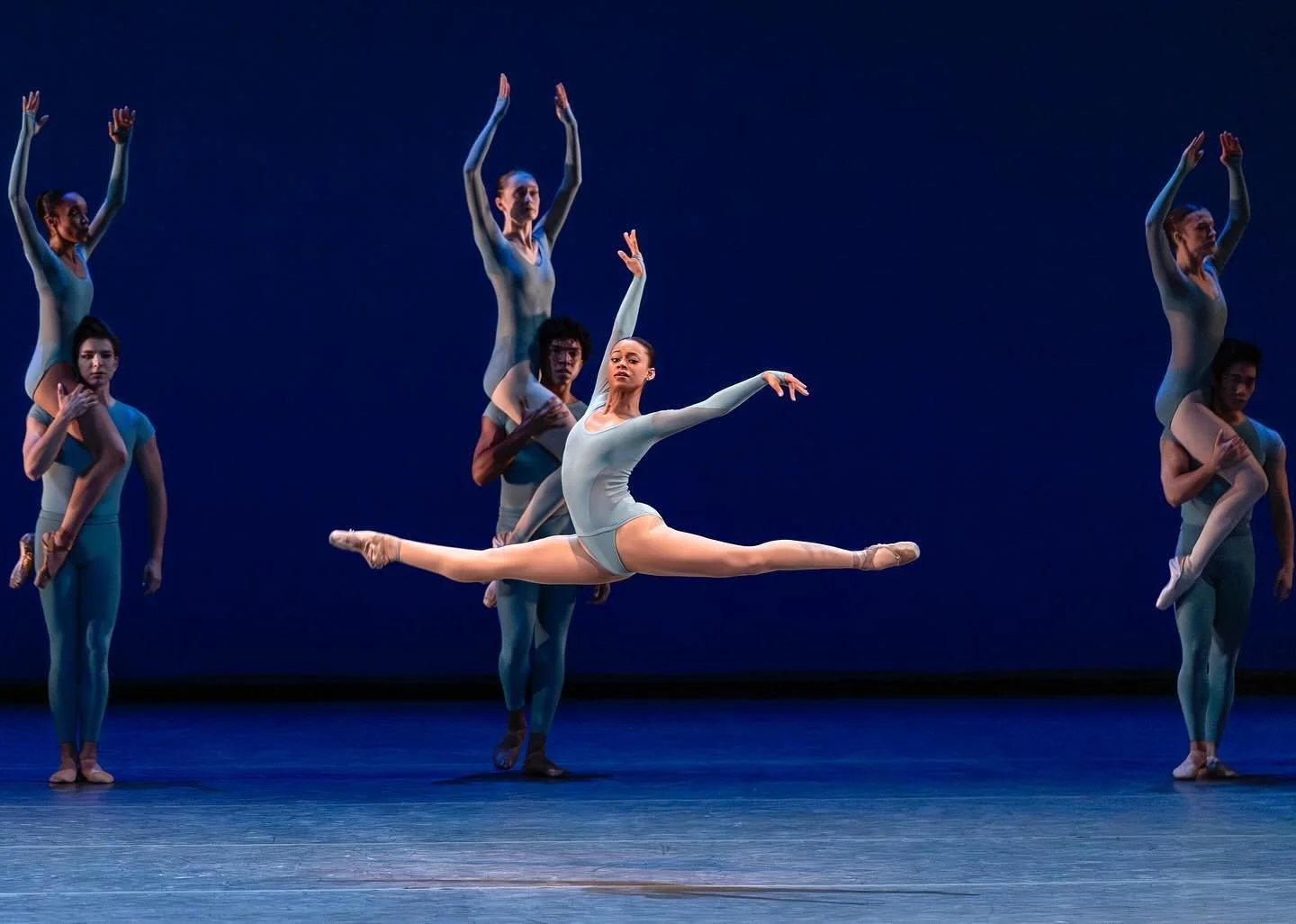 @nycballet shot for @nytimes 
Gianna Reisen&rsquo;s &ldquo;Signs&rdquo;
🙏🏻✨ @lauraoneillnyc 
:
Olivia Bell @grace.scheffel @harrison_coll_
@greisen3