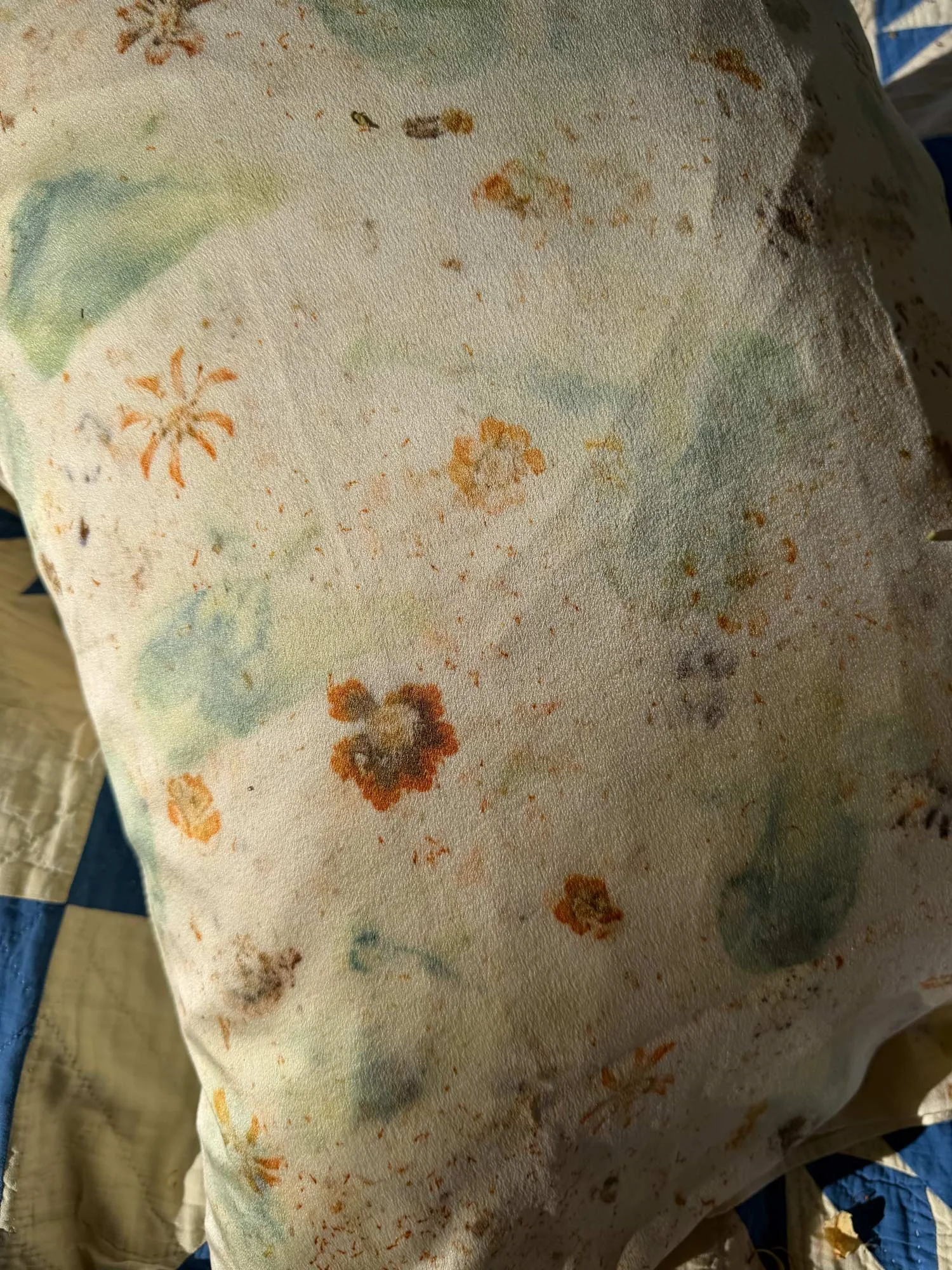 Botanically-dyed-silk-pillowcase-daydream-set-maui-02.jpg