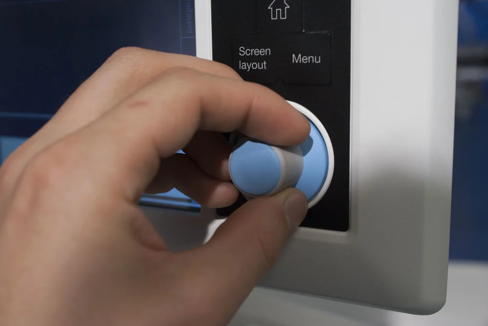 Going back to the knob: During our research process we understood the crucial role of the knob of the current Anaesthesia machines, from which navigations, settings and confirmations are made. With this knowledge as the new starting point we saw the potential in translating the expression of the knob into our final concept.