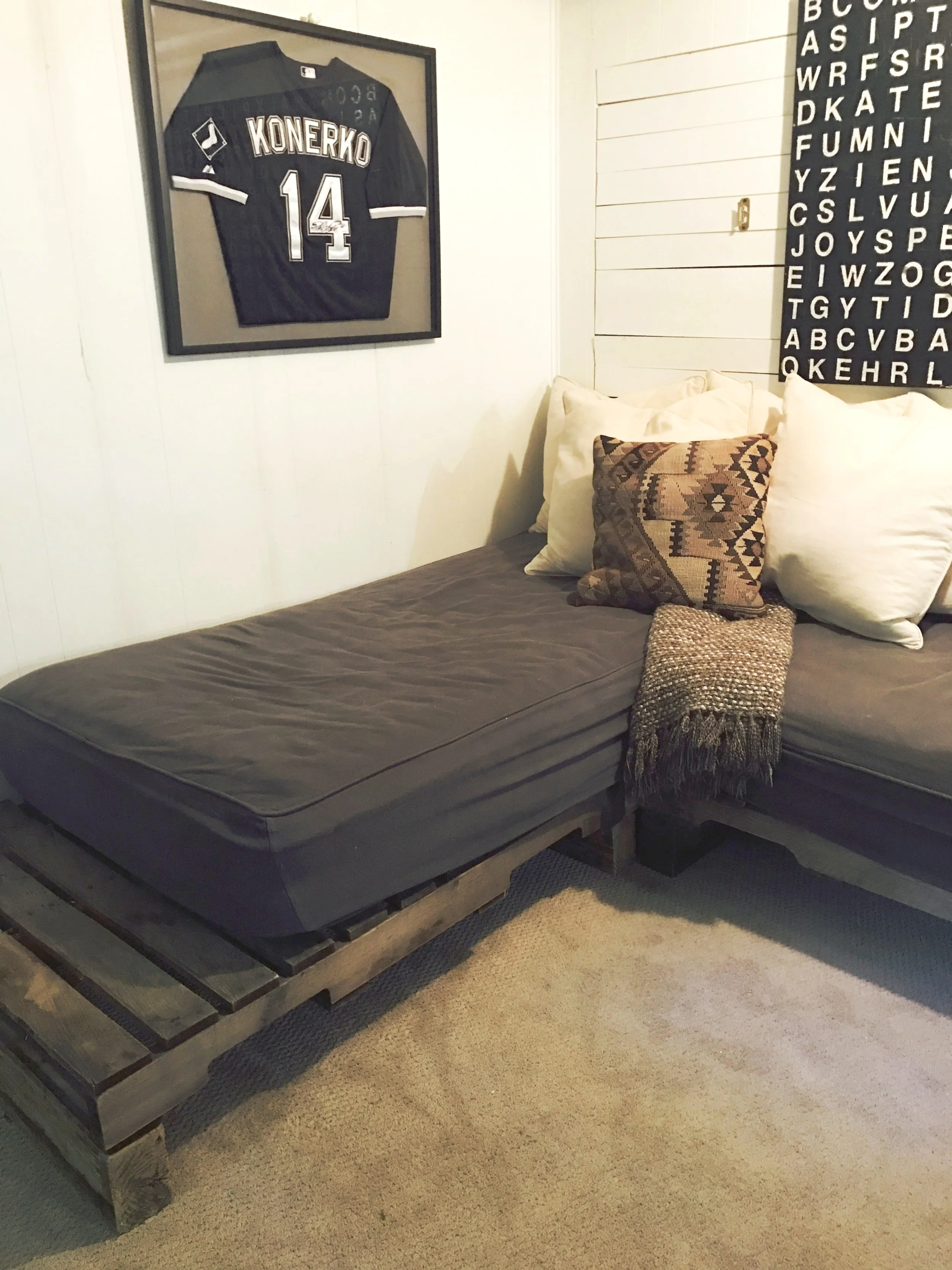 Make the Perfect Pallet Daybed in 4 Easy Steps
