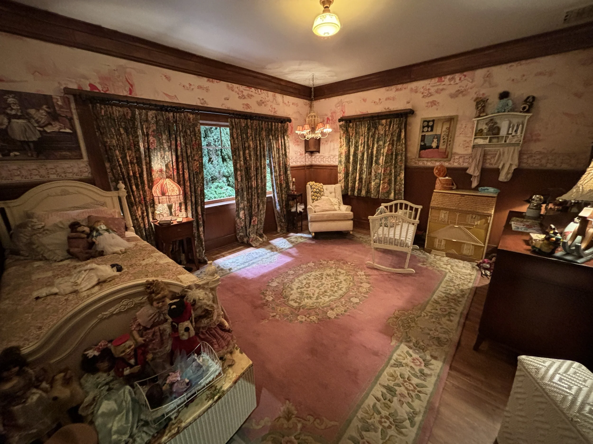  Int. Gretas’s House- Bedroom- Stage Build 