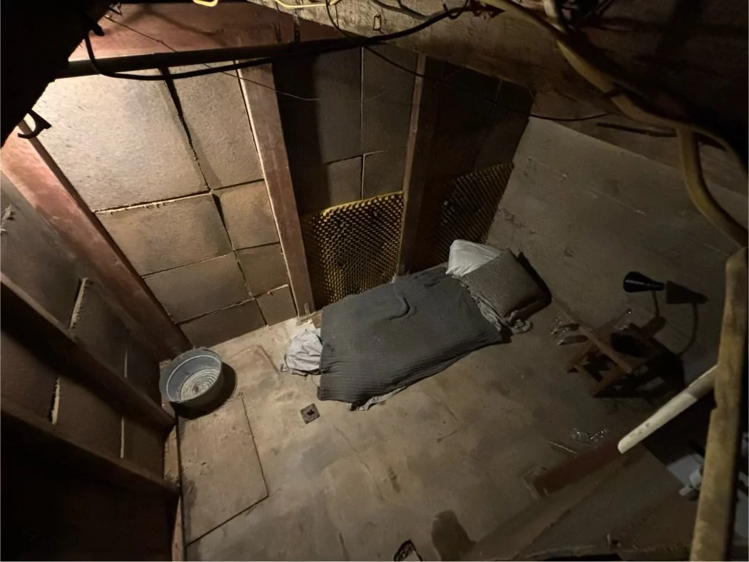  Int. Gretas’s House- Location Build 