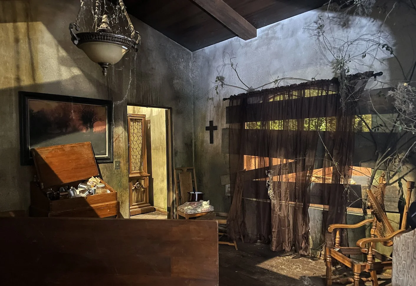  Int. Horror House- Modified Permanent Set  