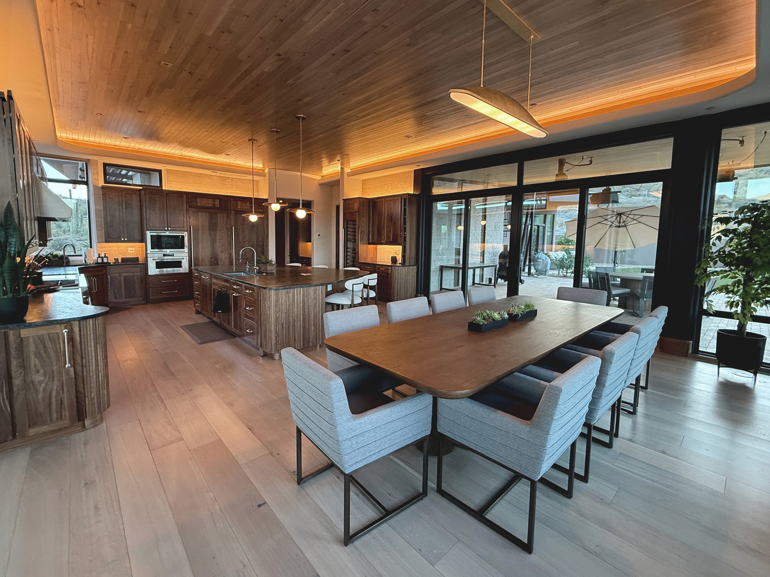  Kitchen and Dining Area 