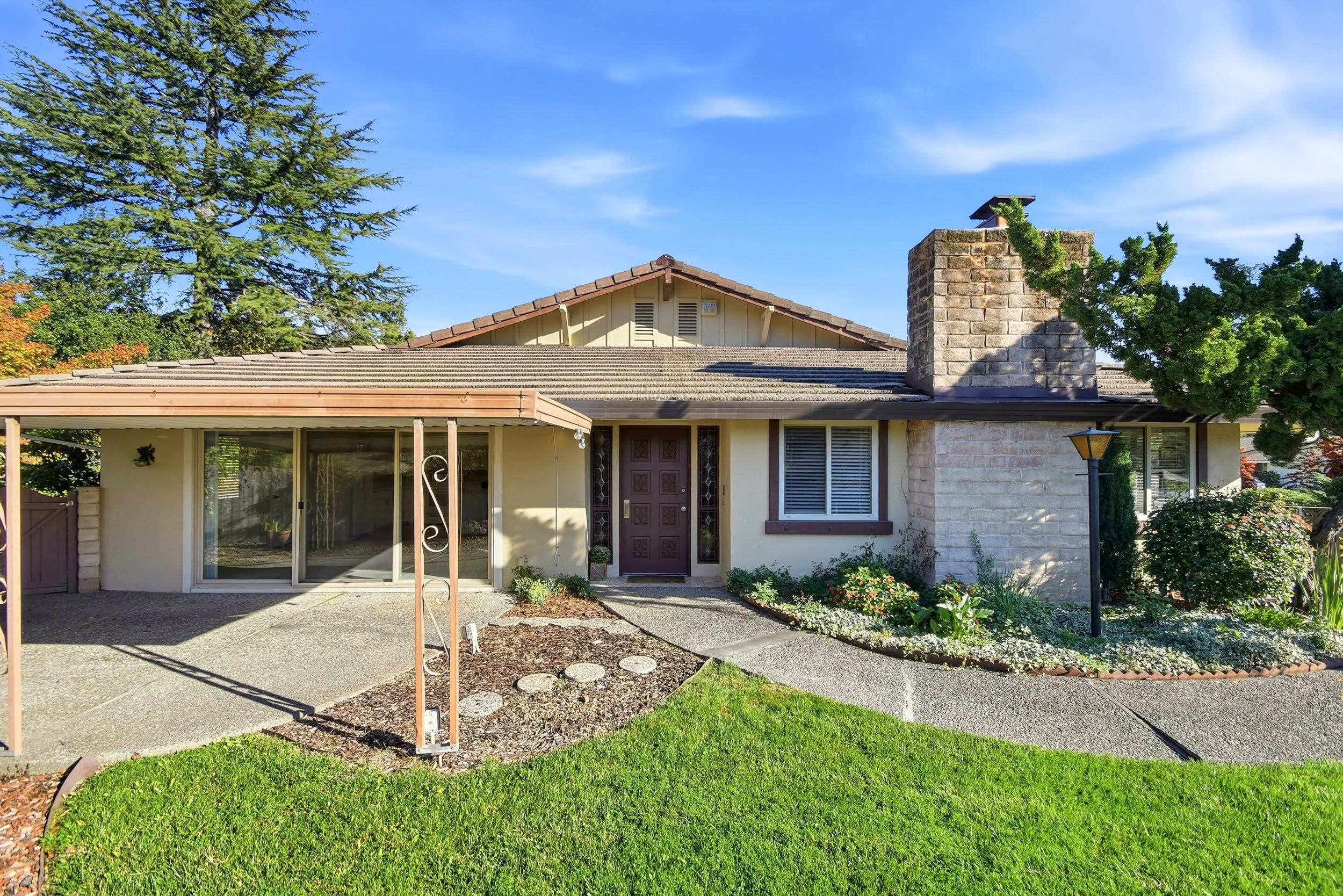 01_f8_442b_Las_Casitas_Ct.jpg