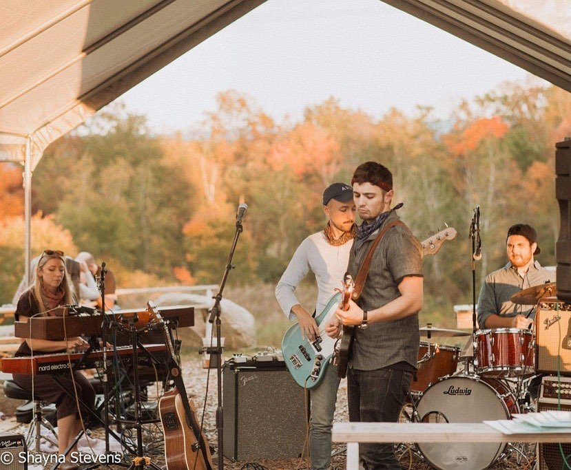 Felt great to be able to play and share live music again *at a safe distance at the magical @stonecowbrewery last night ! 🍻☀️ ✨
thanks to @thefamilyfarmer for this perfect fall foliage pic .