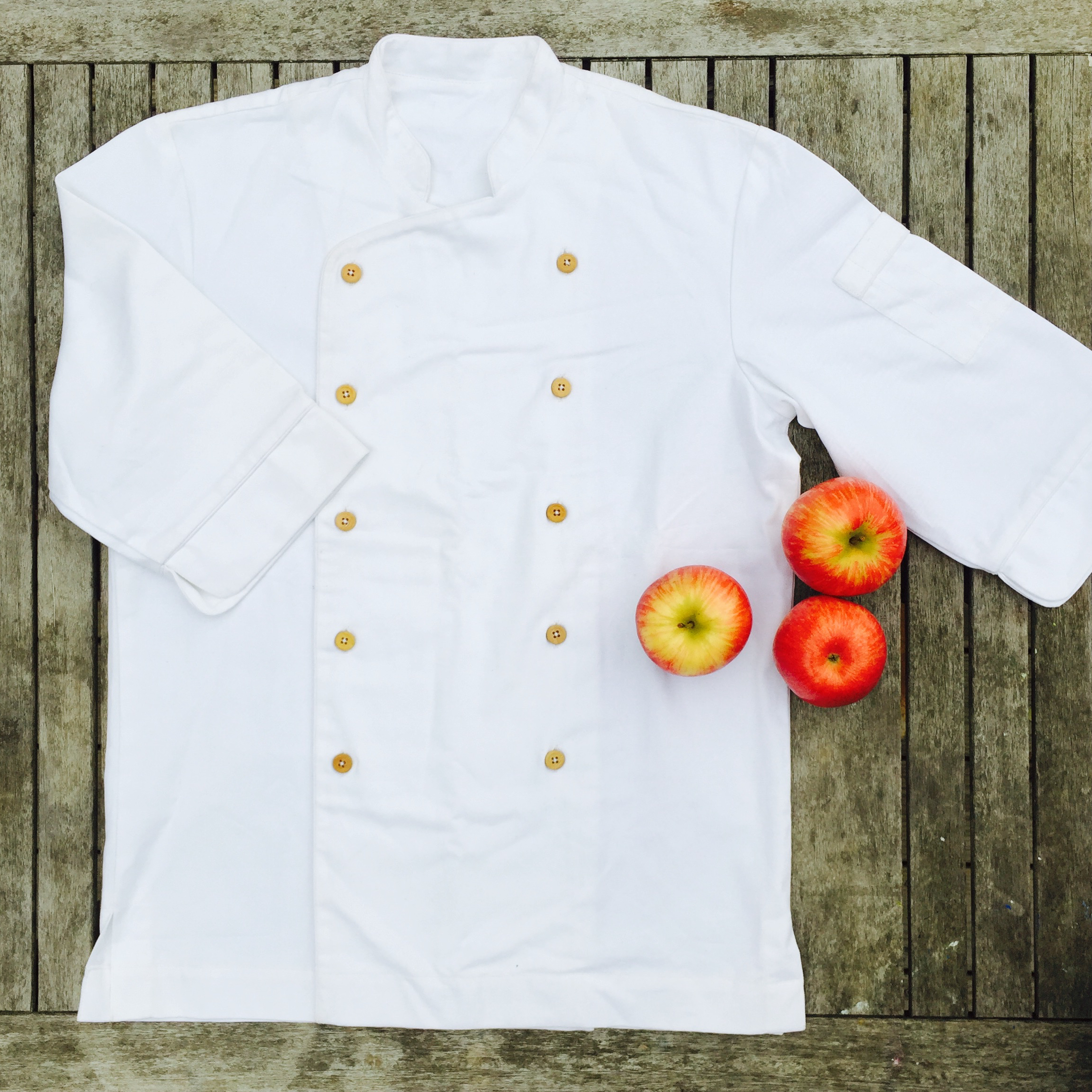 CHEF JACKETS IN WHITE OR BLACK