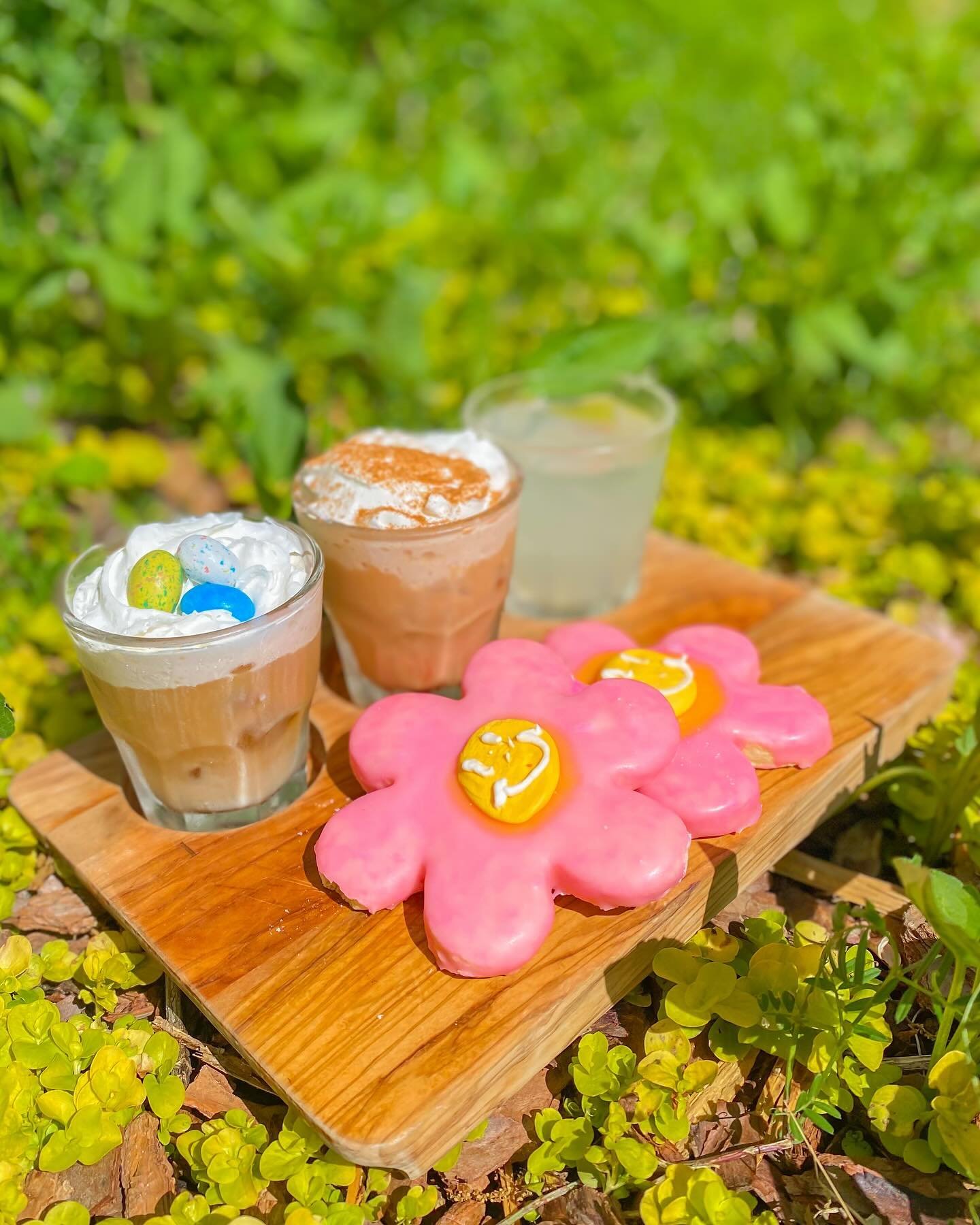 SPRING FLIGHTS ARE NOW AVAILABLE! Come and try our spring drinks in flight form best paired with our spring sugar cookies 🌸🌼😃

Robin&rsquo;s Egg Latte 🥚 🐣 
Carrot Cake Latte 🥕 🎂 
Lavender Lemonade 🍋 💜