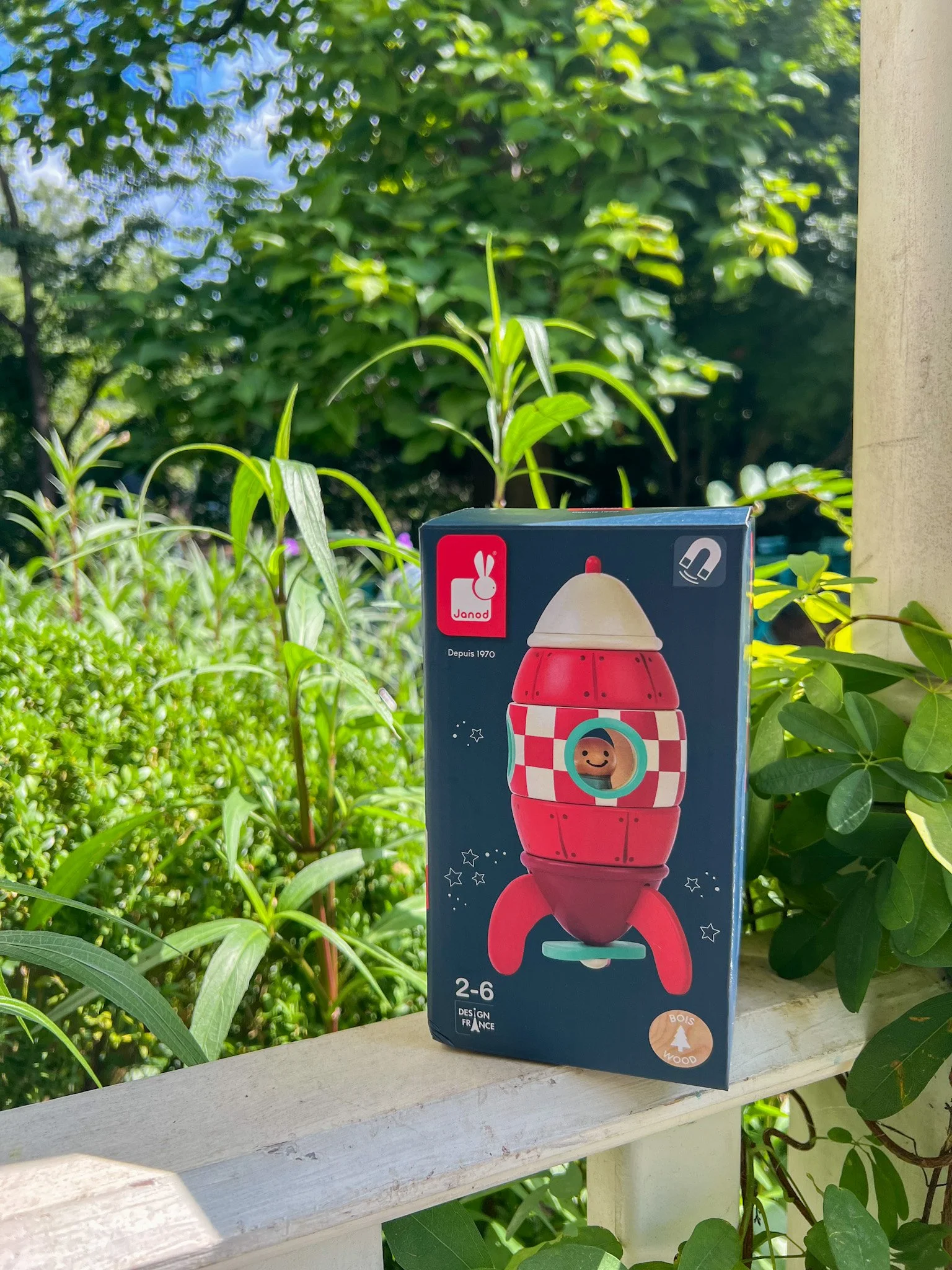 rocket toy.jpg