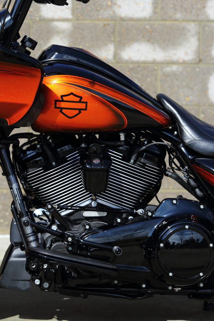 2017 HARLEY-DAVIDSON ROAD GLIDE SPECIAL - 21" FAT TIRE - "UNDERDOG