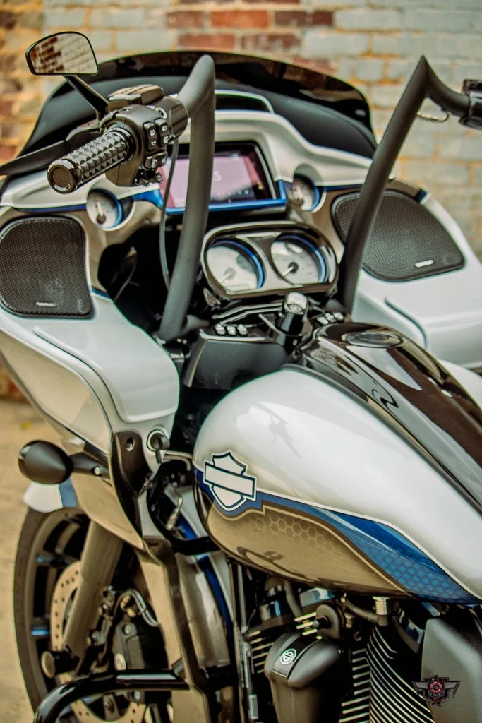 DAVE LEE - 2020 FLTRX CONVERTIBLE LUXURY LINER-16.jpg