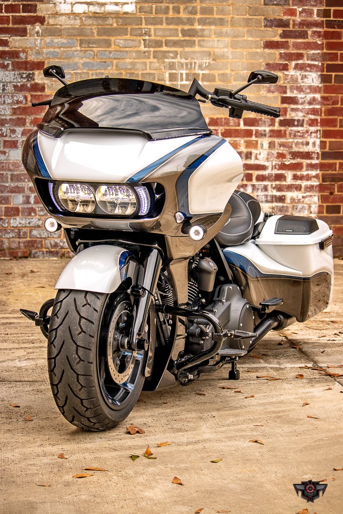 DAVE LEE - 2020 FLTRX CONVERTIBLE LUXURY LINER-06.jpg