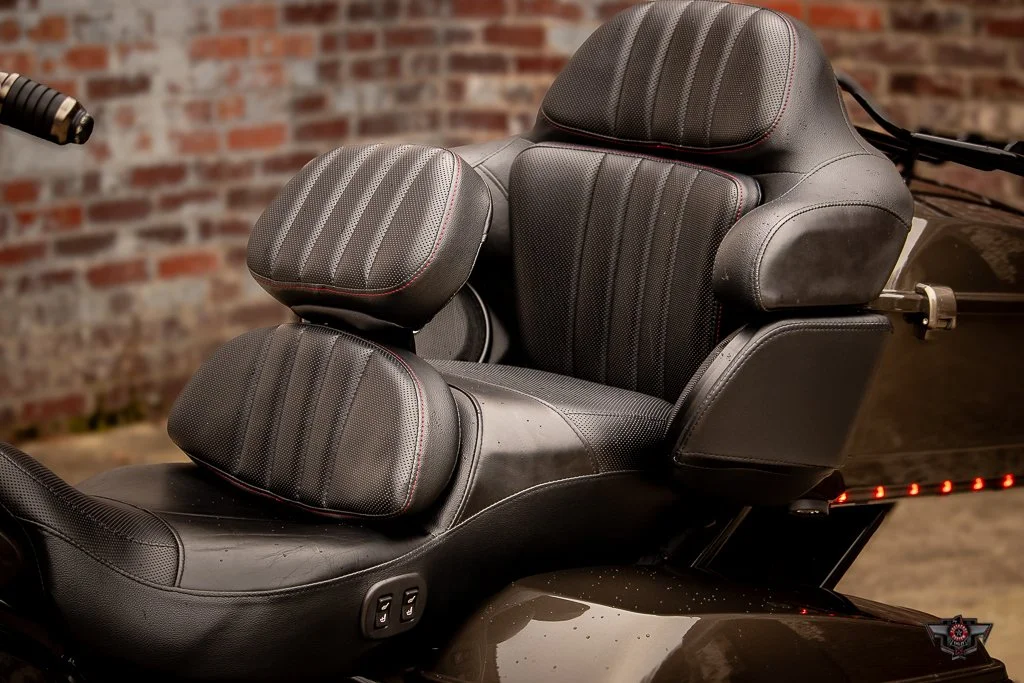 2021 FLHTKSE CVO LIMITED 958007-07.jpg