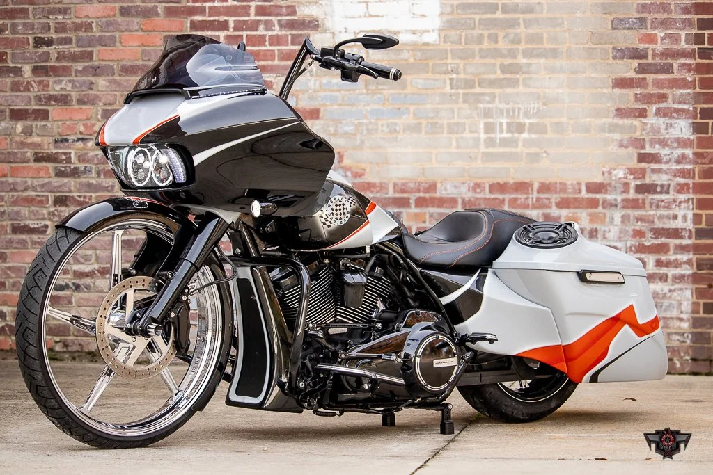 2020 FLTRXS ROAD GLIDE SPECAIL - LADY KILLER 26 WHEEL-01.jpg