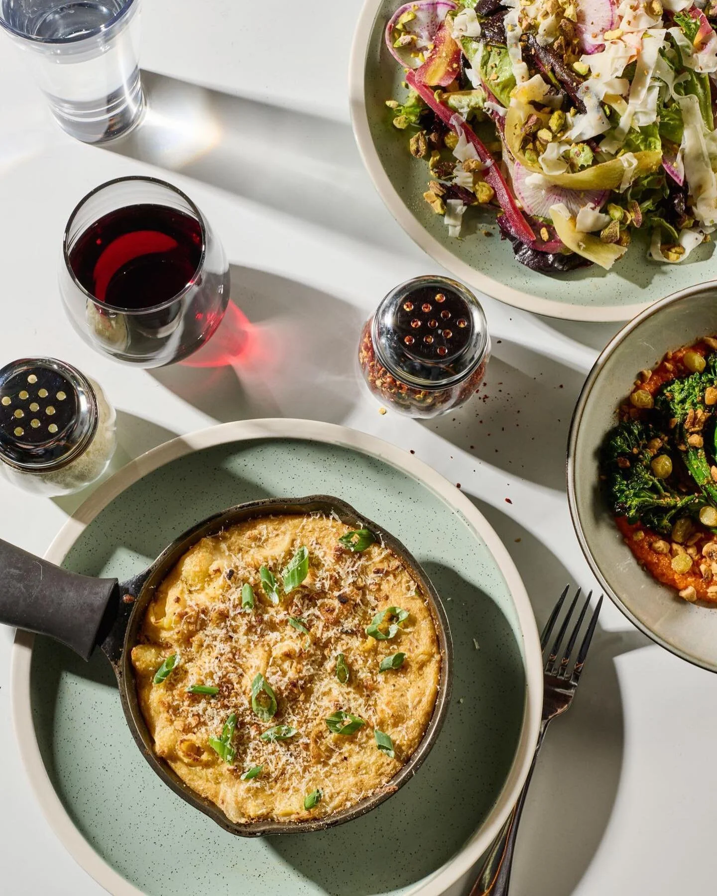 We like to think of Wednesday nights as the perfect opportunity for a mid-week break from the kitchen. Come by SD or LA from 5-9p tonight 🍝