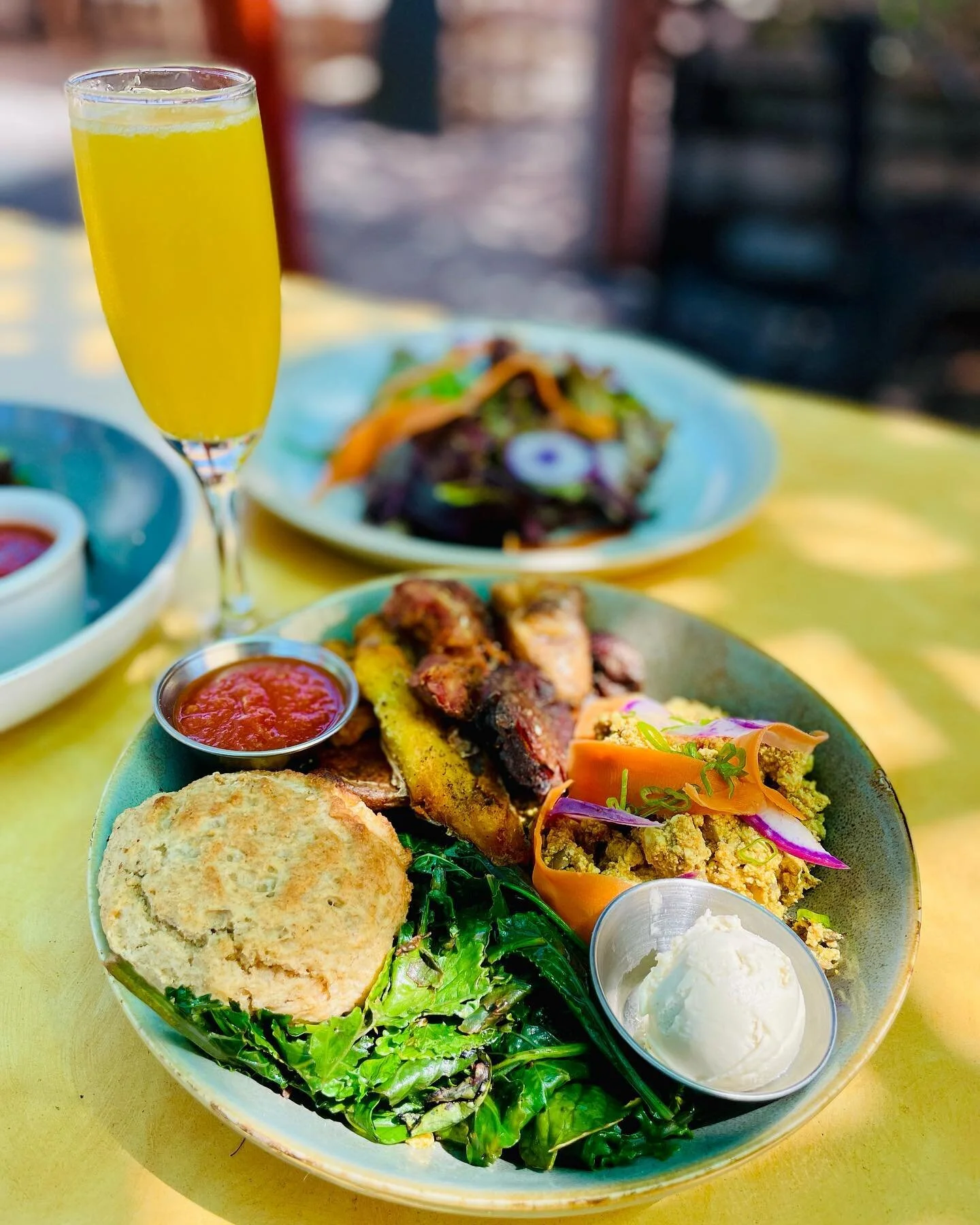 Our new BRUNCH Hours start today ☀️

Come see us from 11a-3p for a breakfast calzone, fresh @jrorganicsfarm strawberry French toast, or a classic Motherload. 

We always serve pizzas at brunch too 🍕