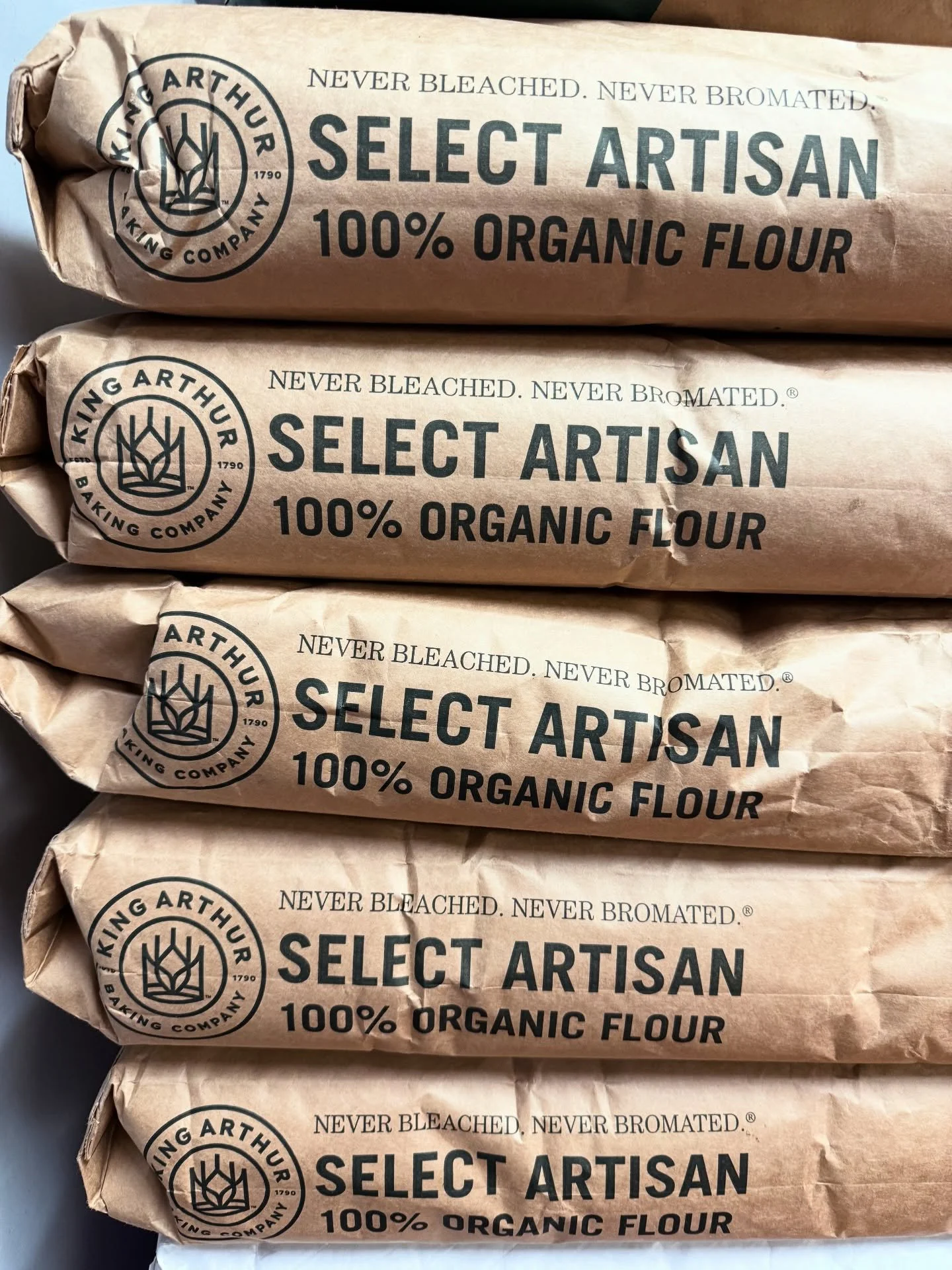 At Donna Jean, we&rsquo;re proud to source the best ingredients like @kingarthurbaking flour for our organic &amp; cold fermented (minimum of 72hours) pizza dough! 

Cold fermented pizza dough has several benefits: 

- helps to enhance its flavor and