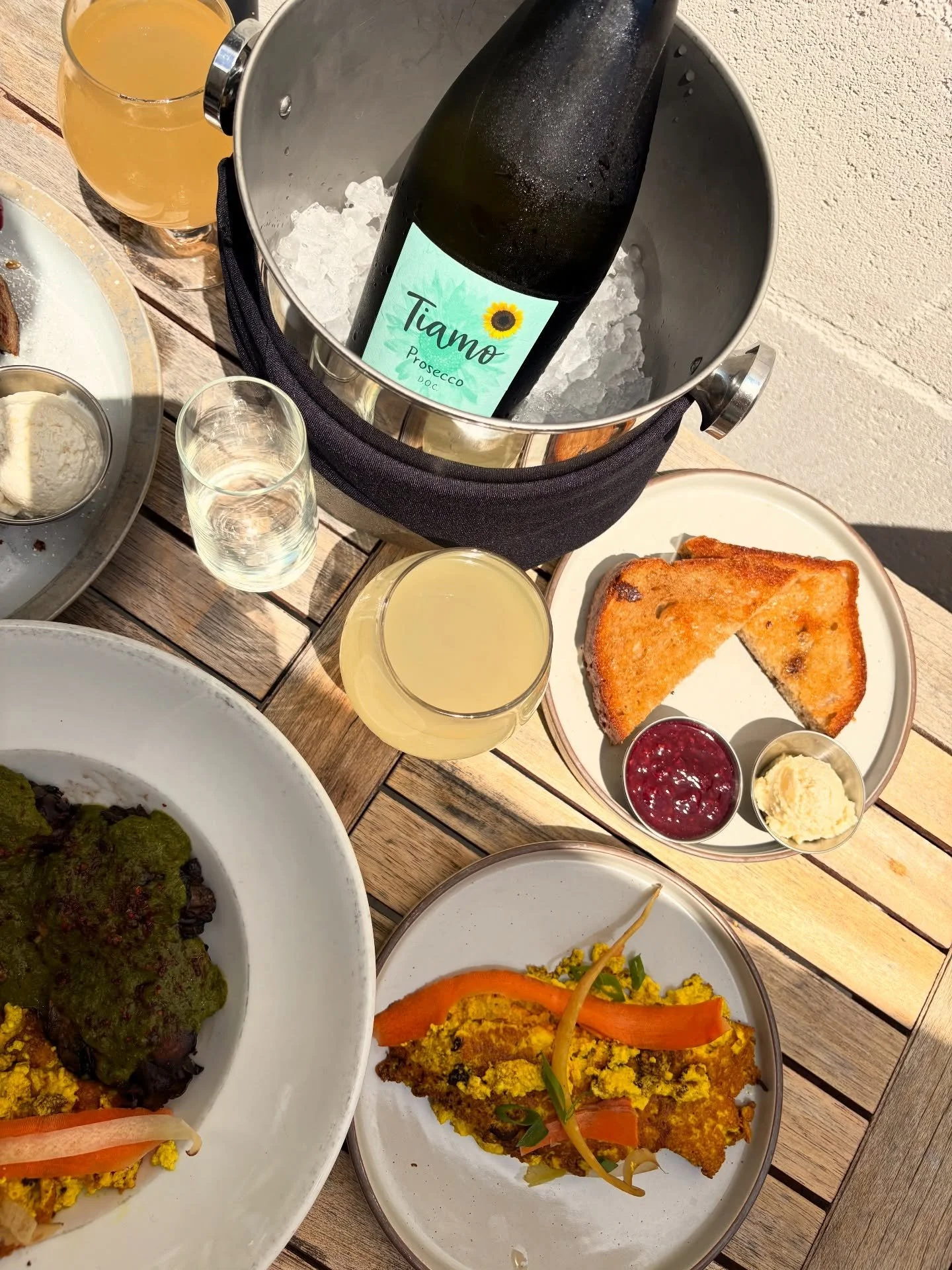 Mothers Day Brunch is almost full, but if you hurry you can still grab a reservation ❤️

All moms will receive a complimentary beverage of choice all day Sunday 5/10!