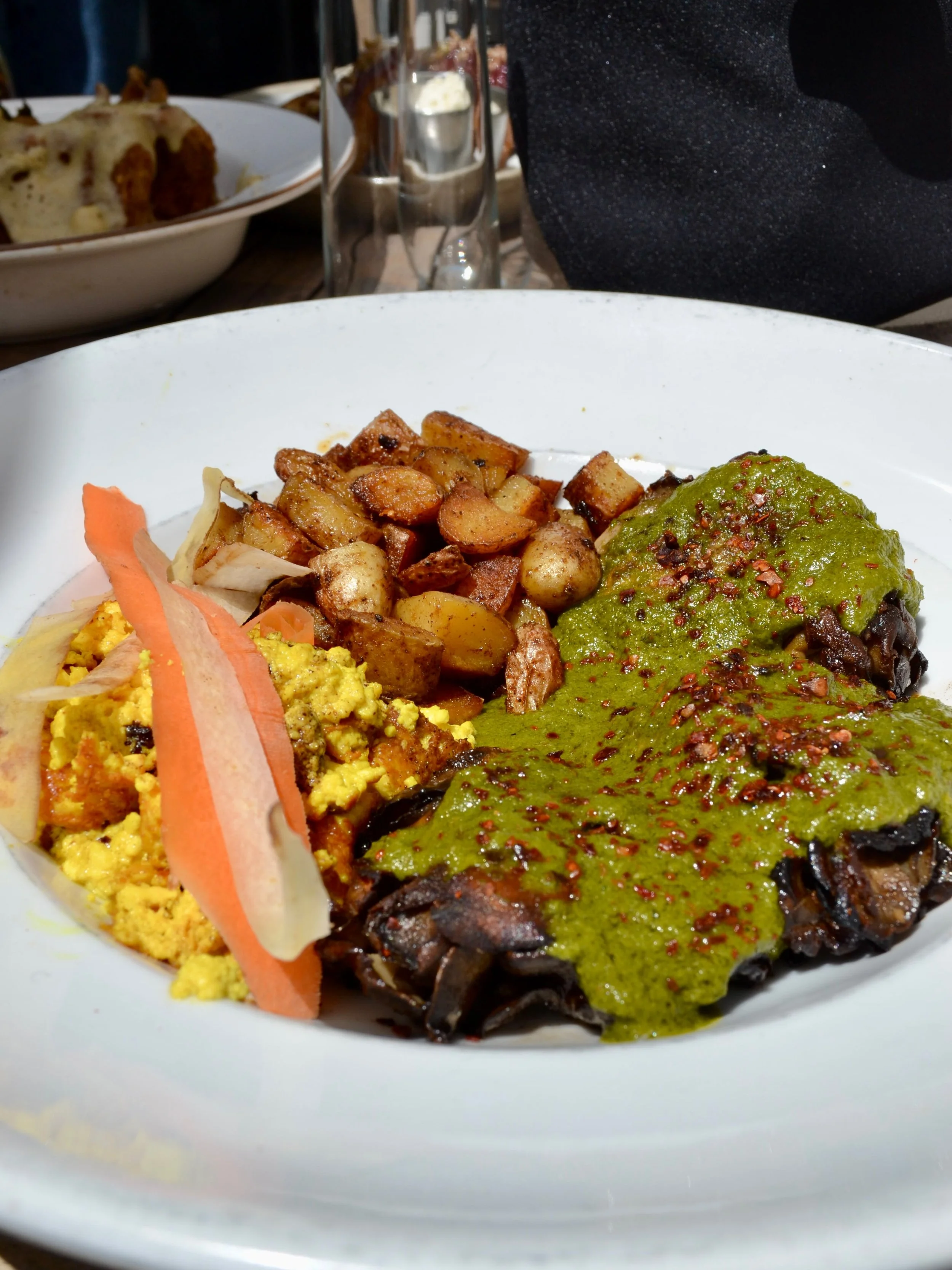 Brunch plans don&rsquo;t make themselves 😏

Our top two savory dishes that cannot be missed! 

Smoked Maitake Steak &amp; Eggs 
Chicken Fried Shrooms 

We serve brunch weekends 11-3pm ☀️
.
.
.
Vegan farm fresh brunch in San Diego