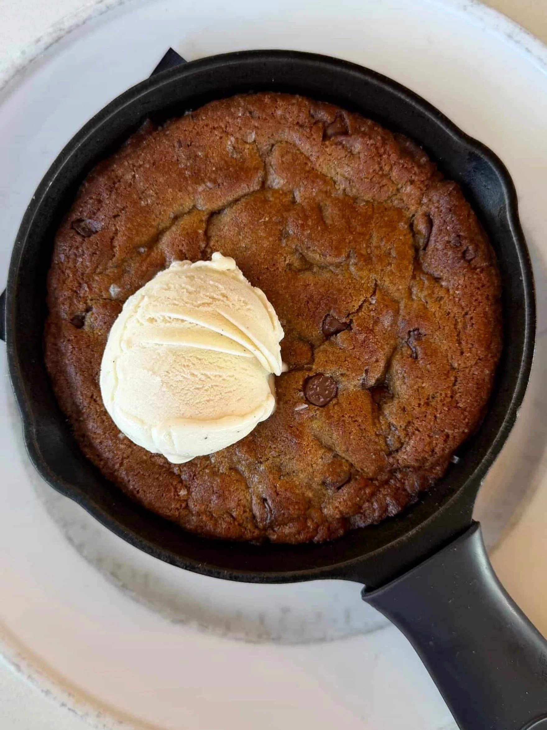 Don&rsquo;t forget about our cast iron chocolate chip cookie 🍪 featuring @klimonbrand ice cream 

We&rsquo;re open 5-9pm tonight!