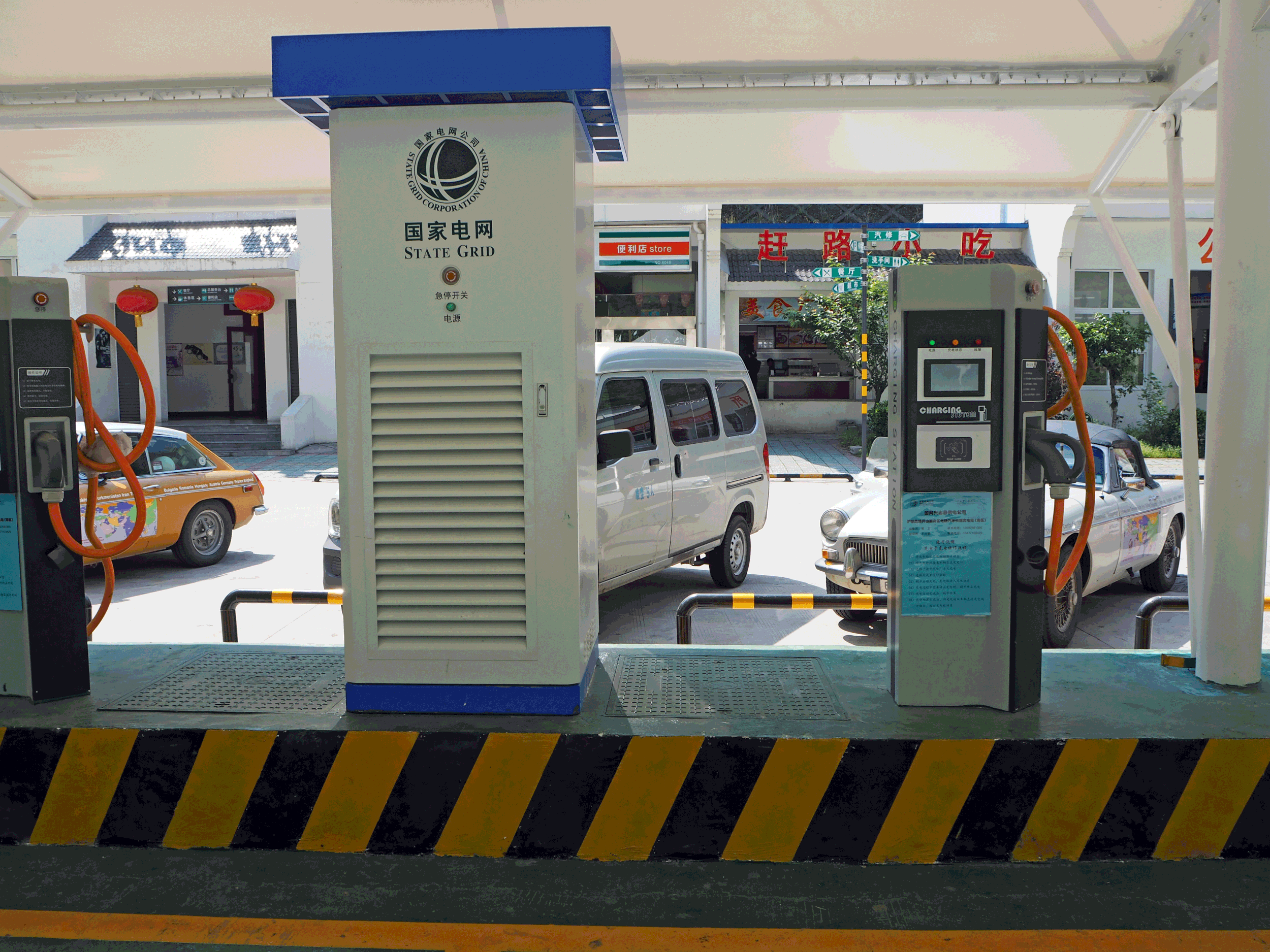 Chinese petrol stations are ready for electric cars.