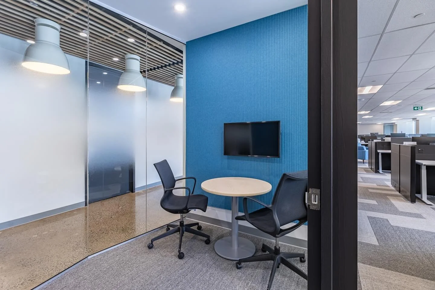 When we gave Deep Genomics a makeover, one of their top priorities was to replace the vivid glass film, which made each meeting room feel like another planet. New bi-gradient frosting, with a lighter dose of colour (through some textured acoustic fel